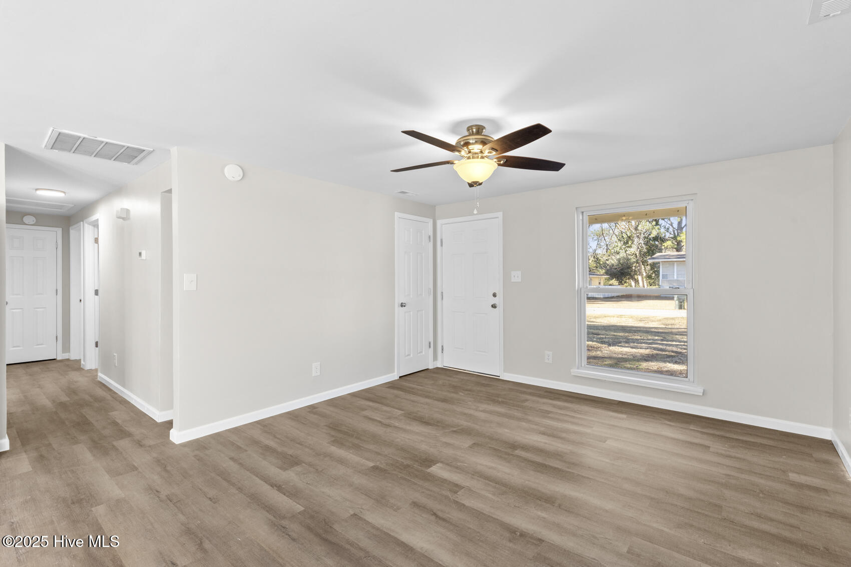 910 Devers Avenue Property Photo 9