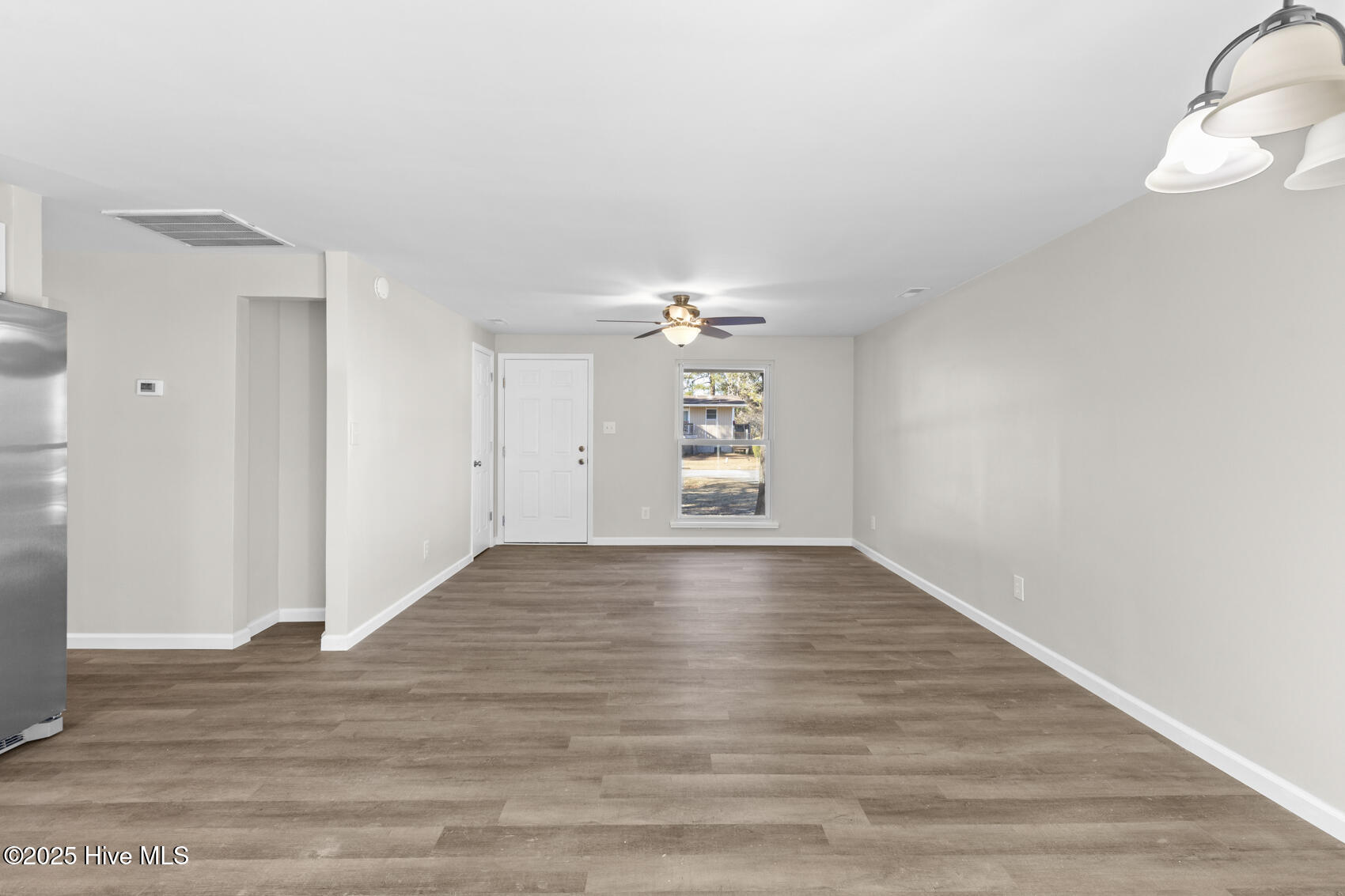 910 Devers Avenue Property Photo 10