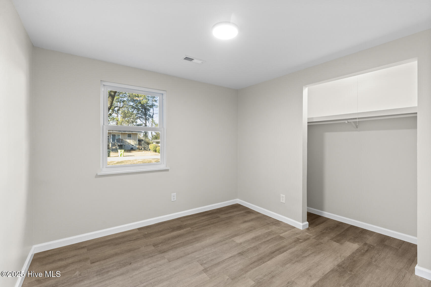 910 Devers Avenue Property Photo 12