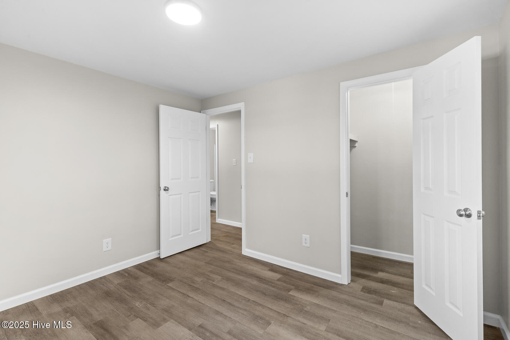 910 Devers Avenue Property Photo 15