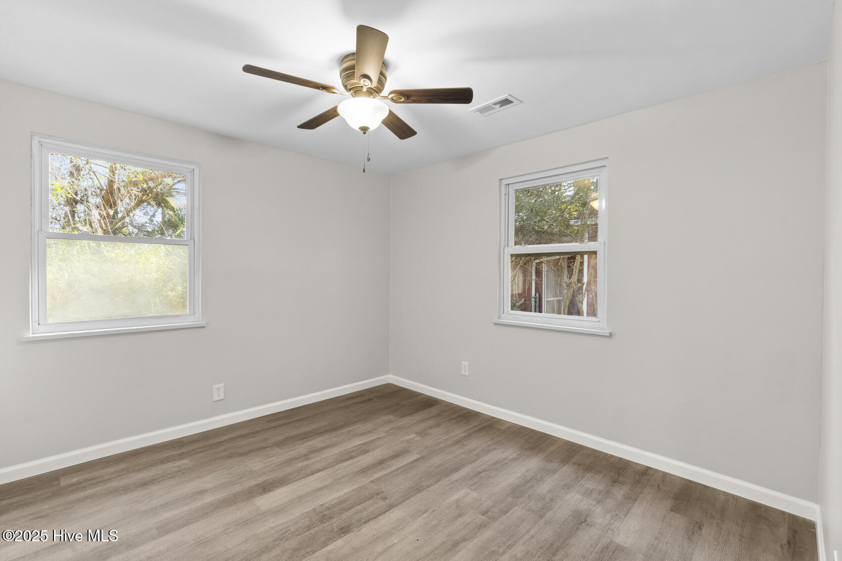 910 Devers Avenue Property Photo 17