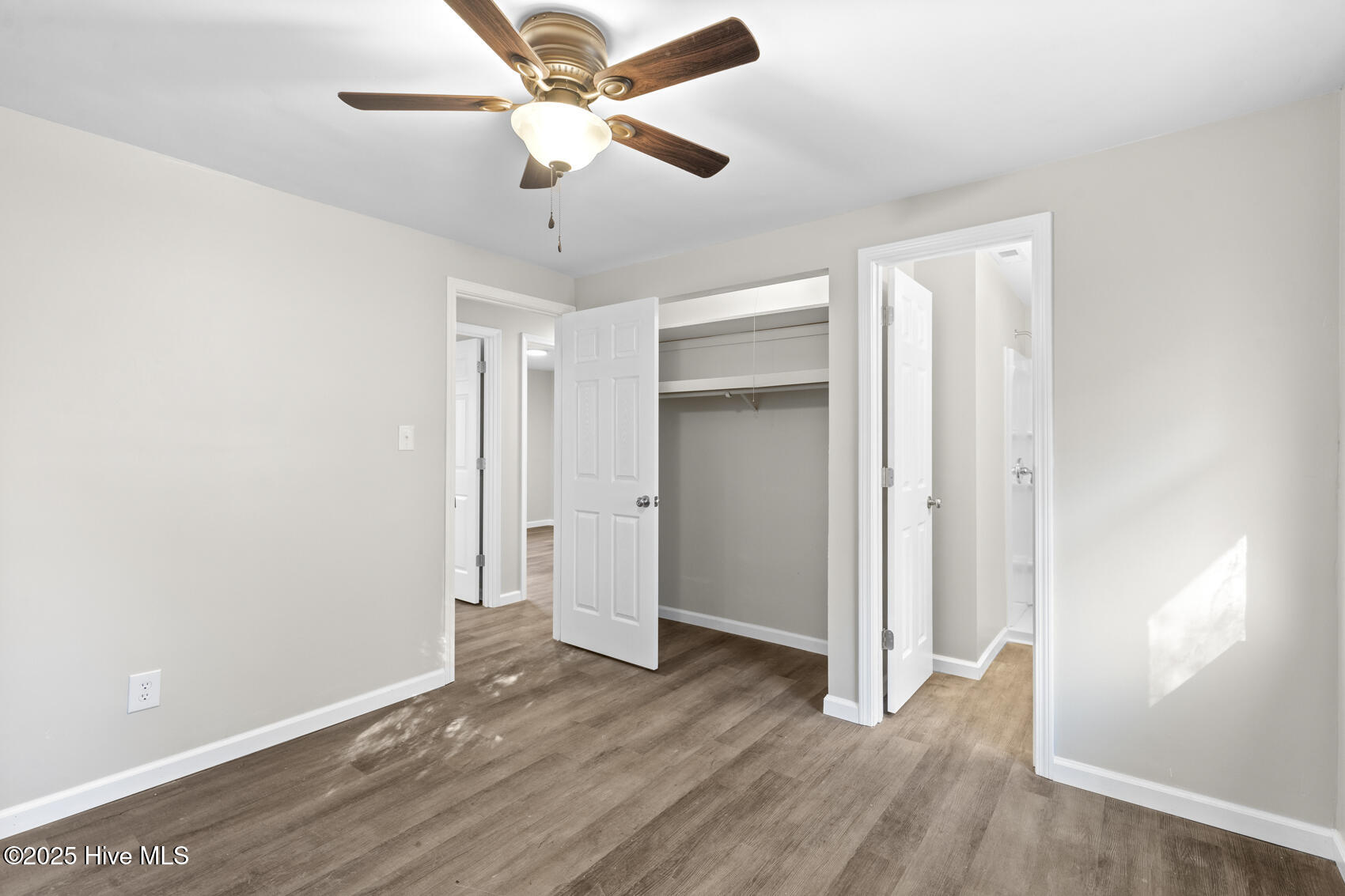 910 Devers Avenue Property Photo 18
