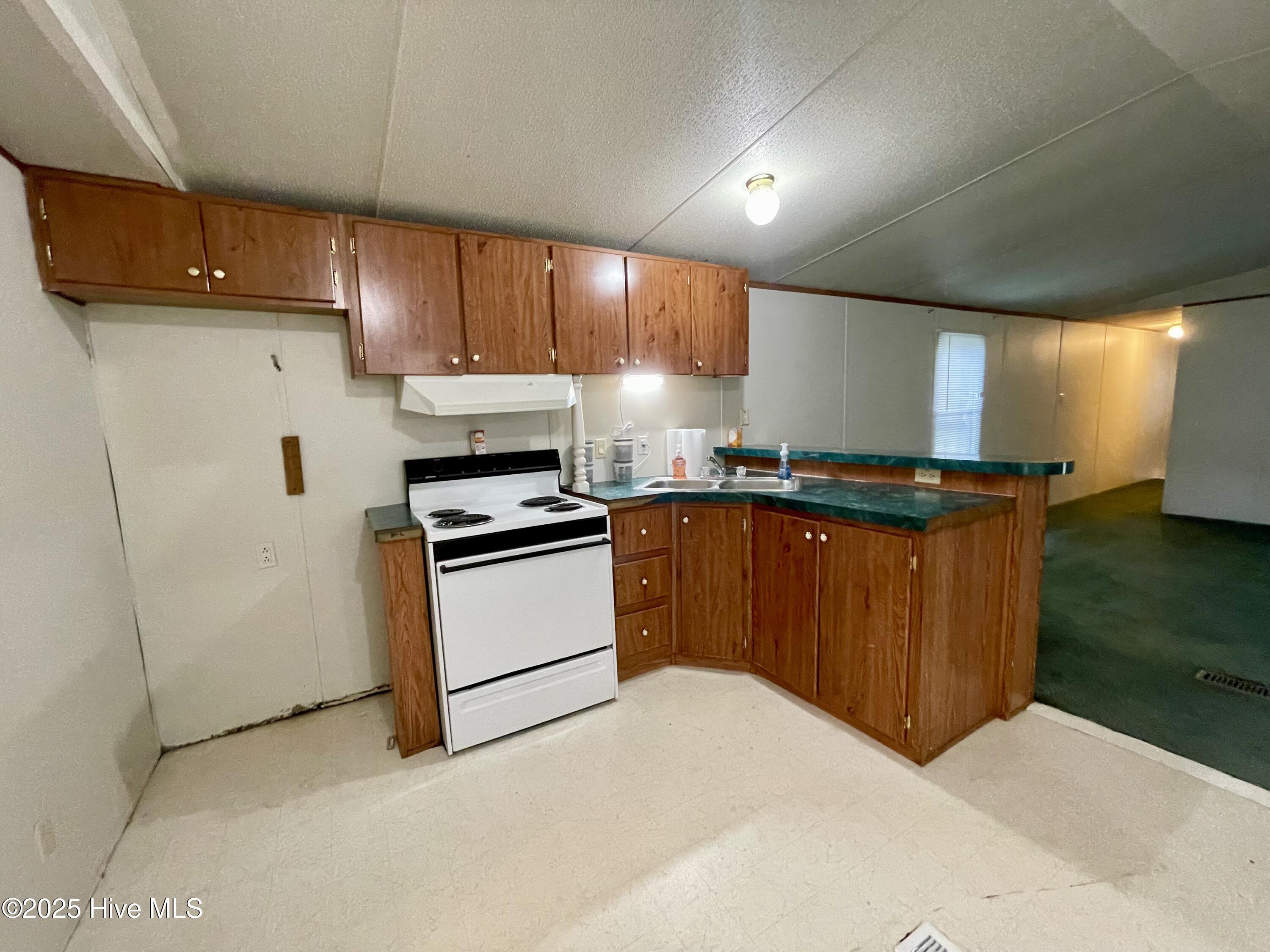1098 Dewey Hardison Road Property Photo 9