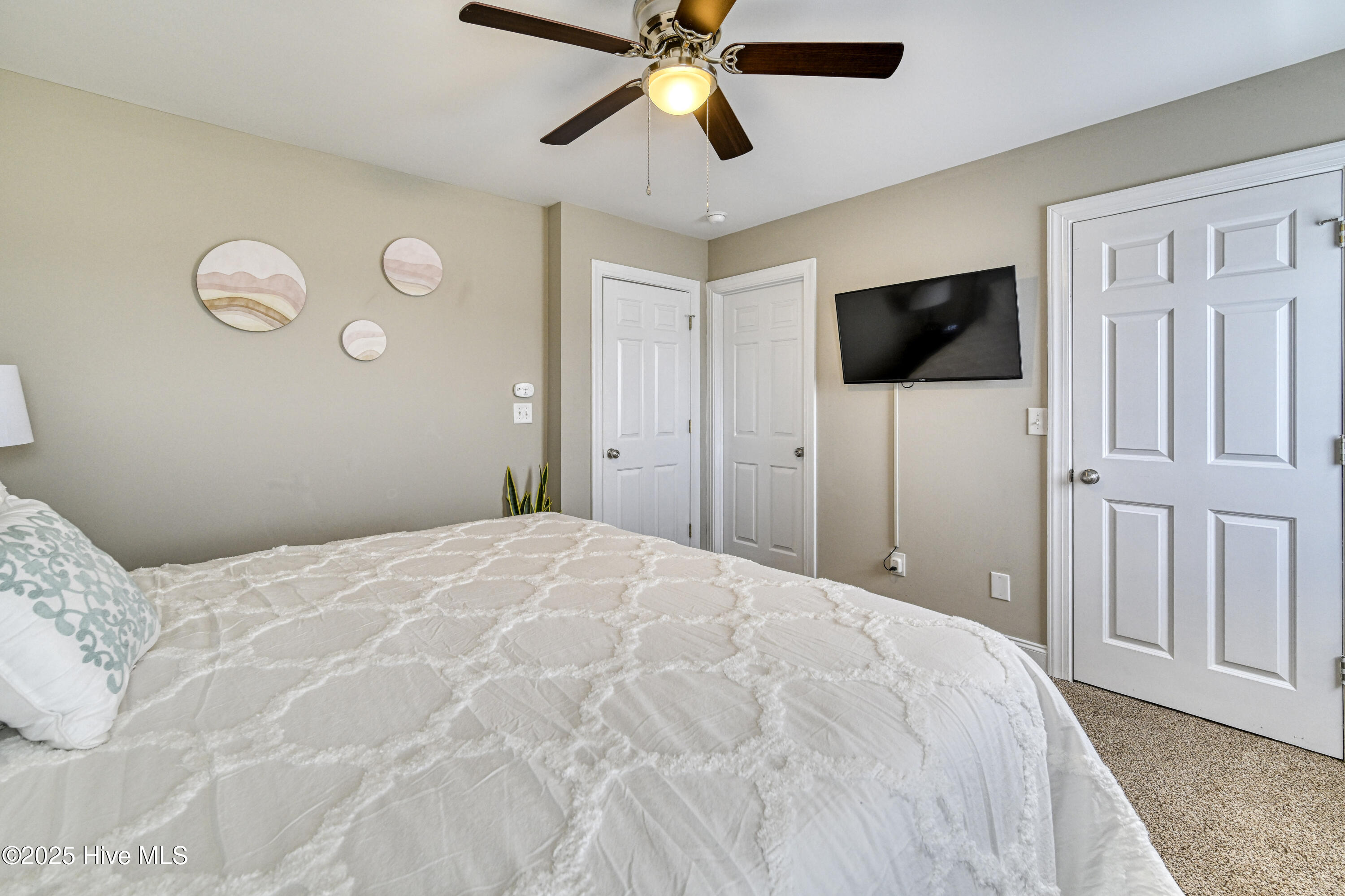 234 Twin Oaks Drive B Property Photo 16