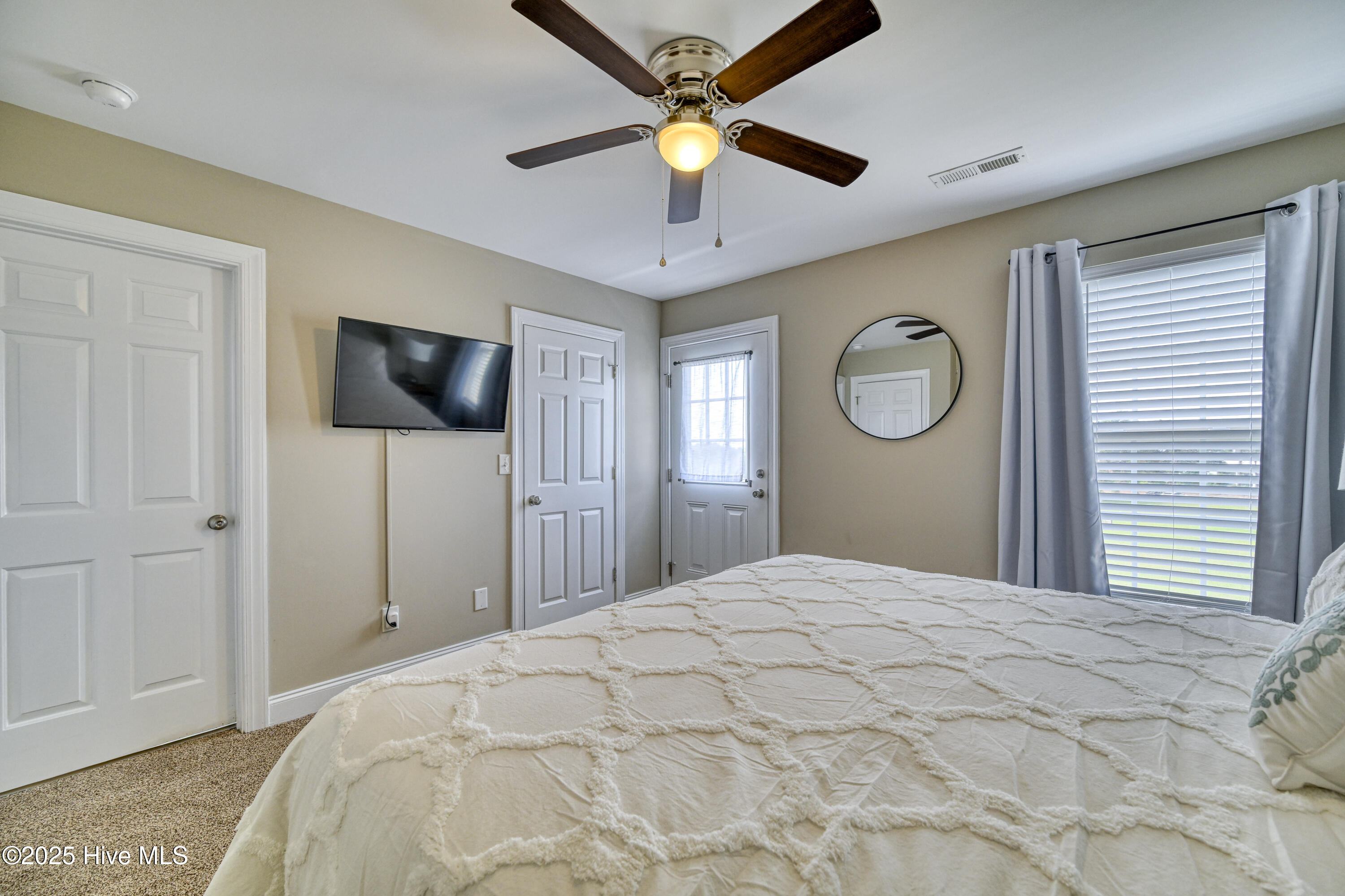 234 Twin Oaks Drive B Property Photo 17