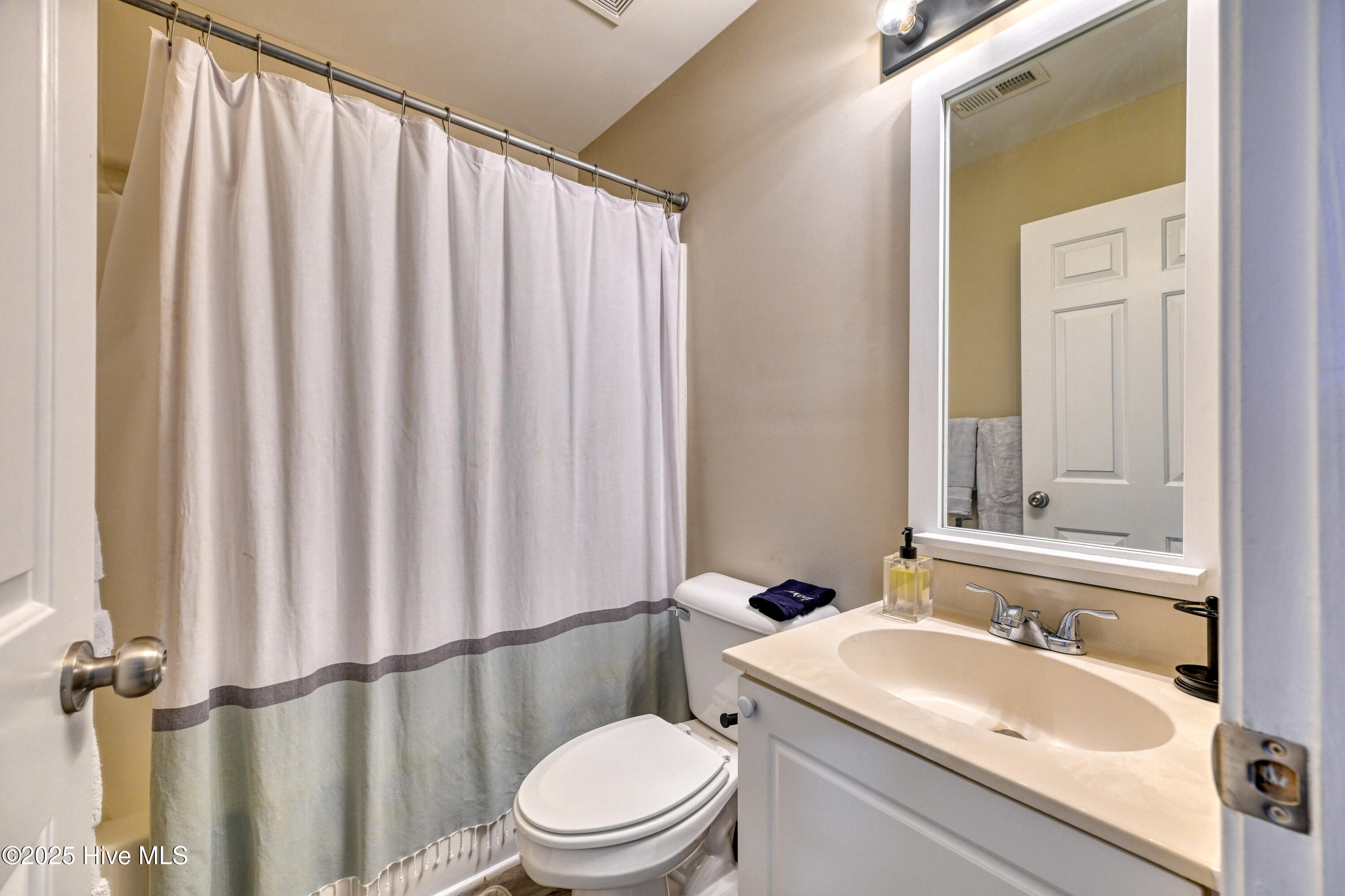 234 Twin Oaks Drive B Property Photo 23