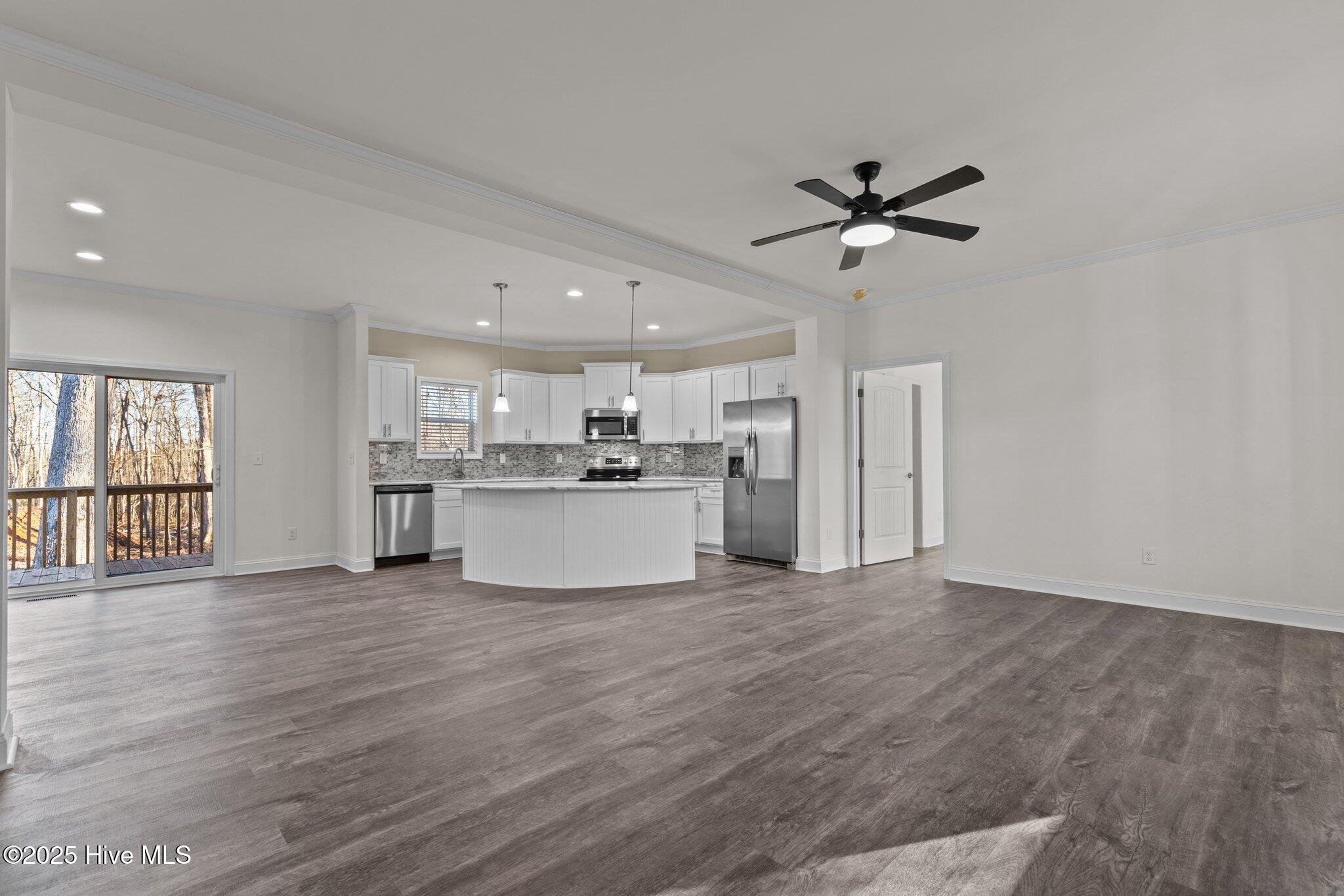 100 Holmes Lane Property Photo 8