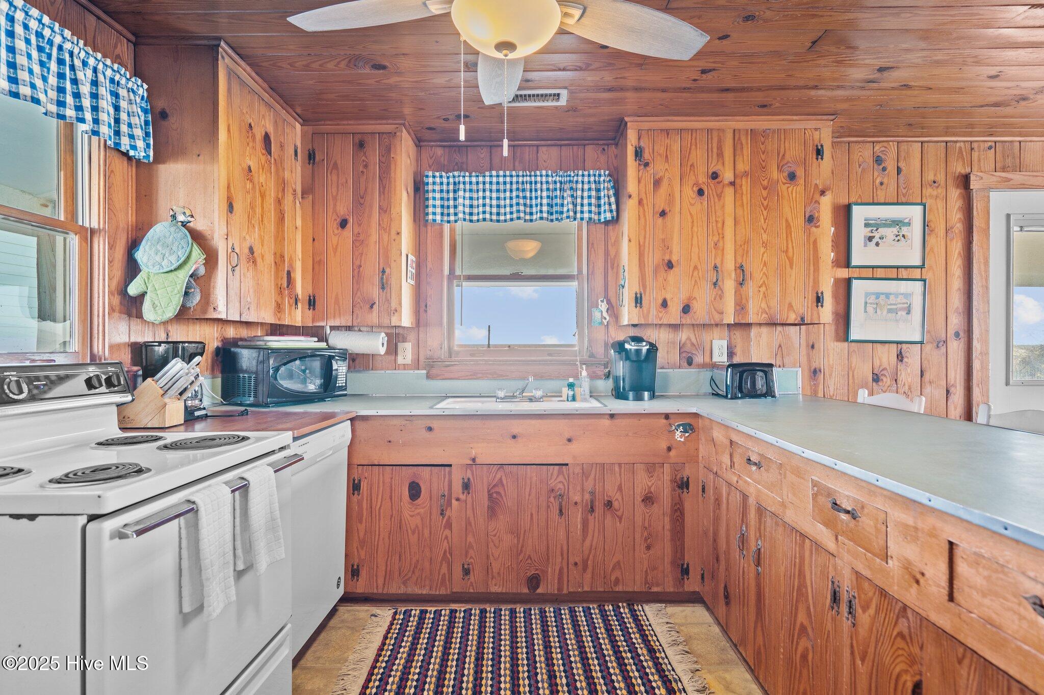 1049 Ocean Boulevard Property Photo 15