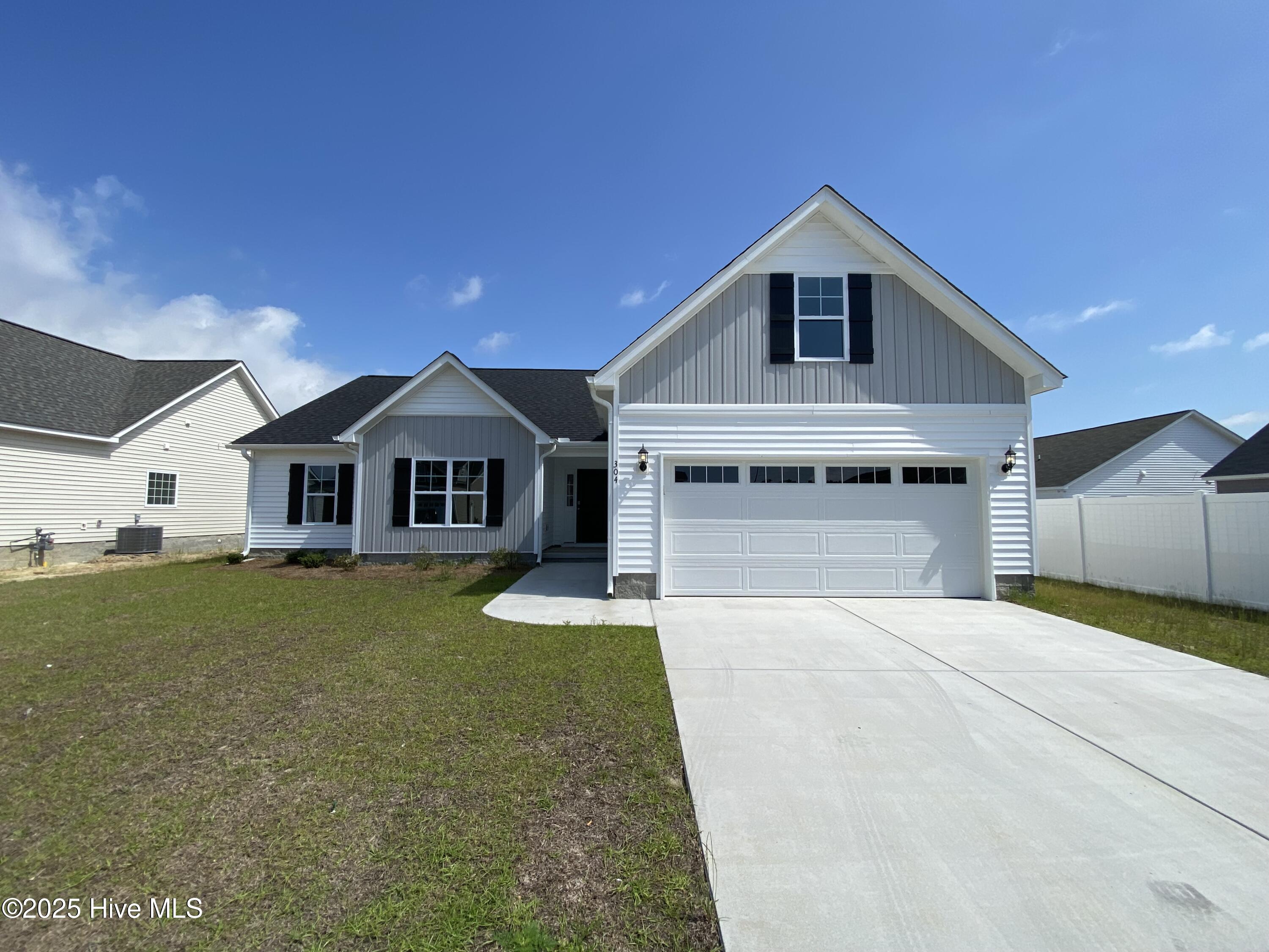 304 Oleander Drive Property Photo 1