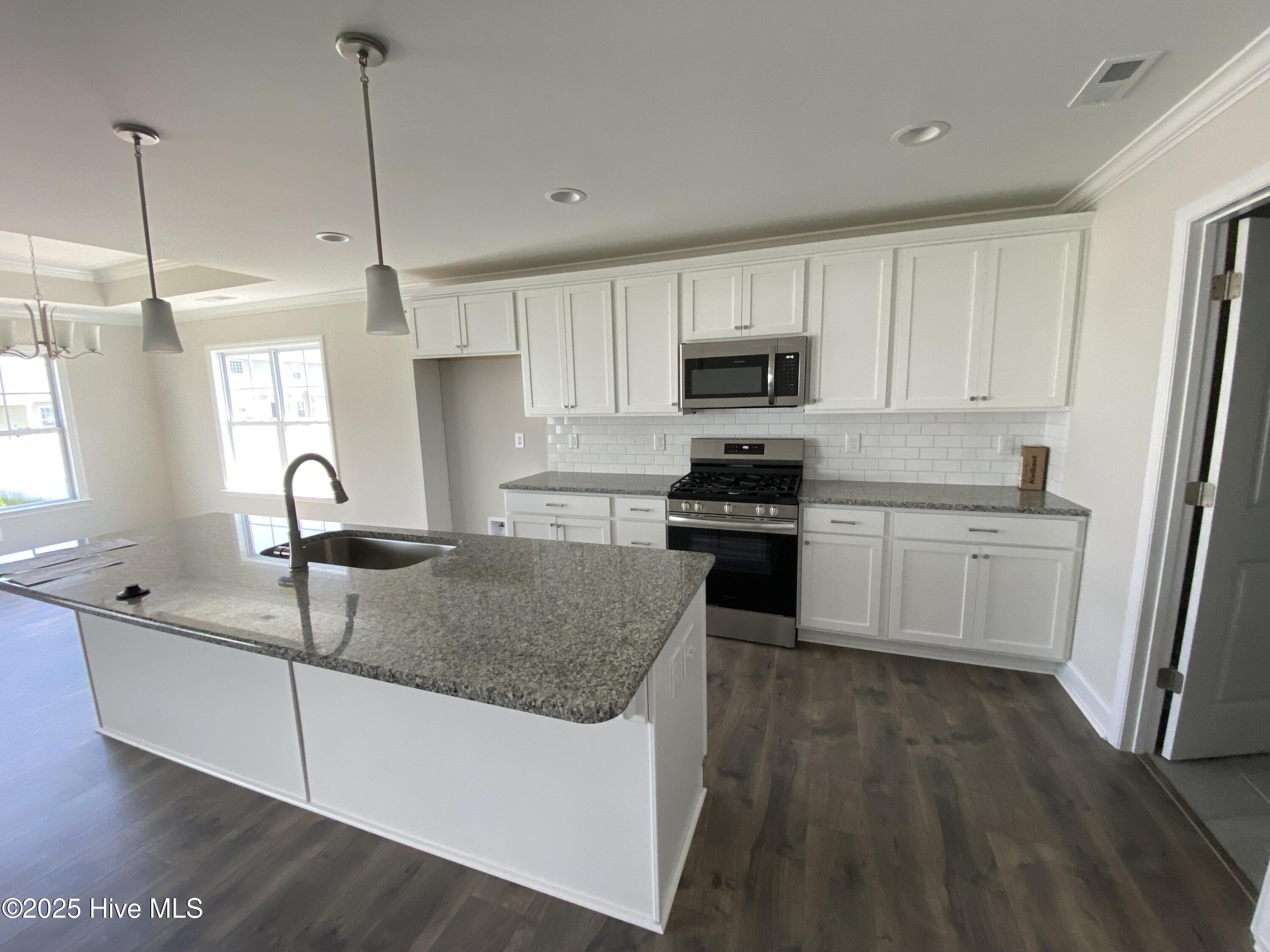 304 Oleander Drive Property Photo 3
