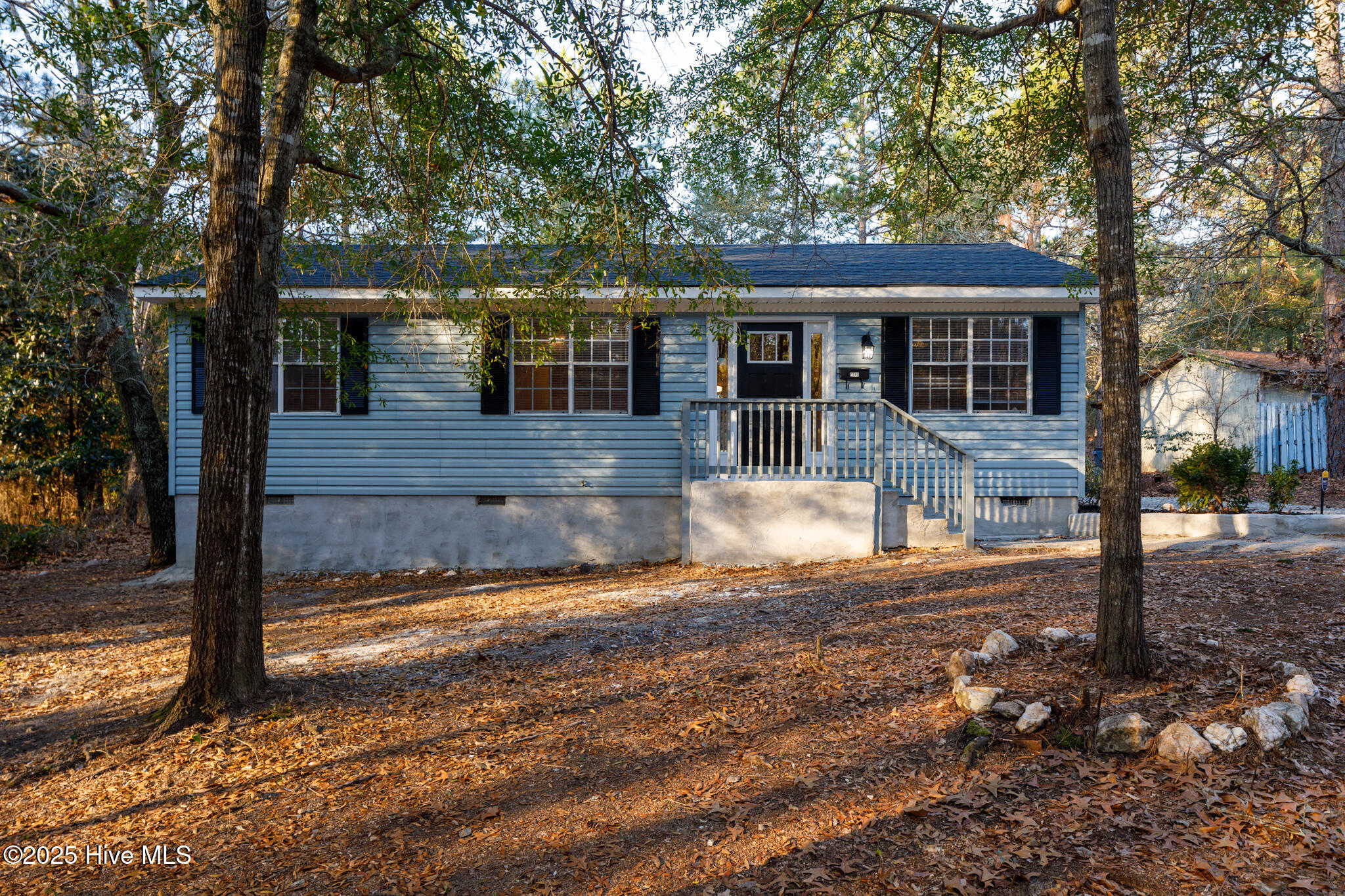 1090 W Maine Avenue Property Photo 1