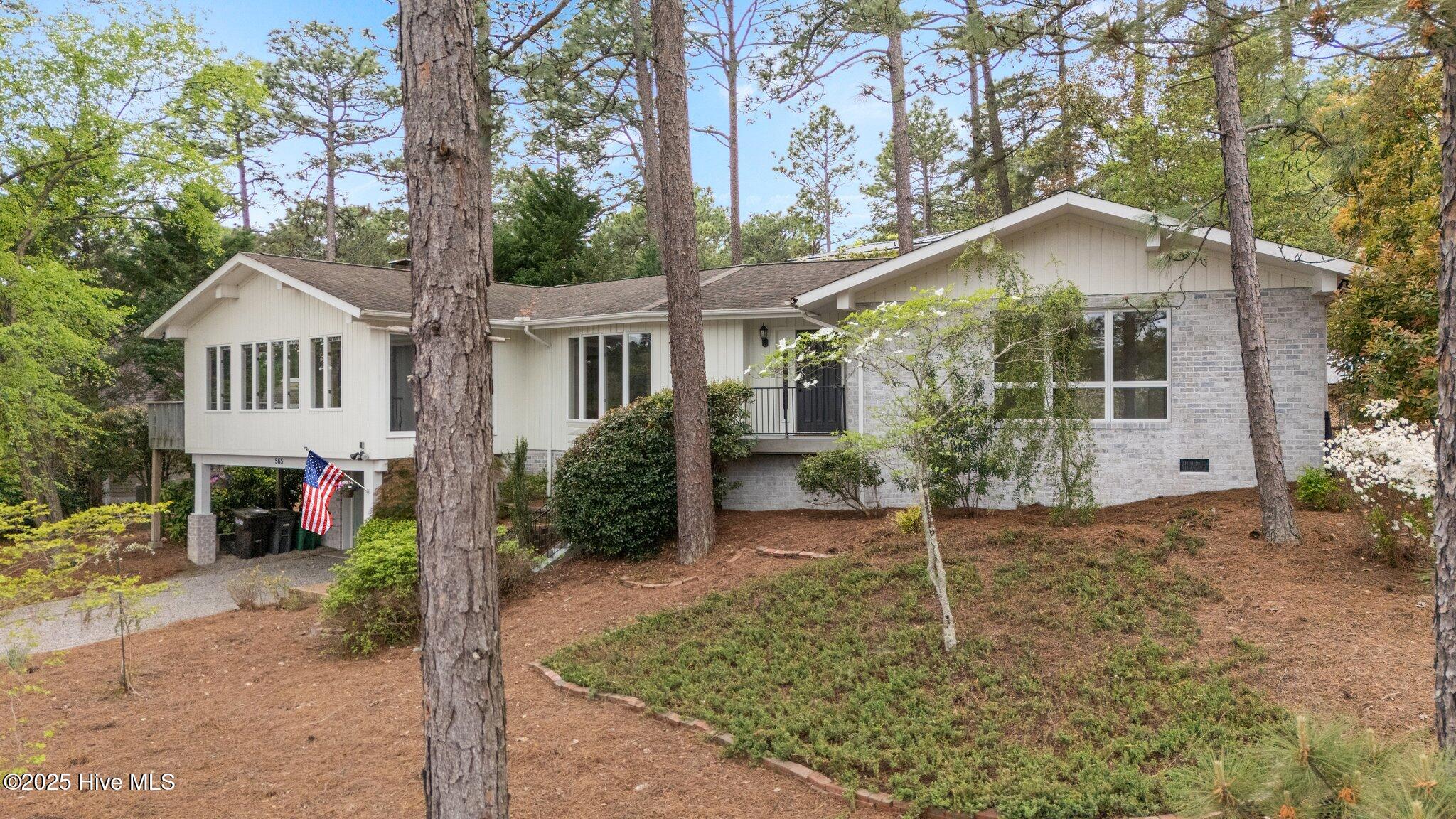565 Lake Forest Drive Property Photo