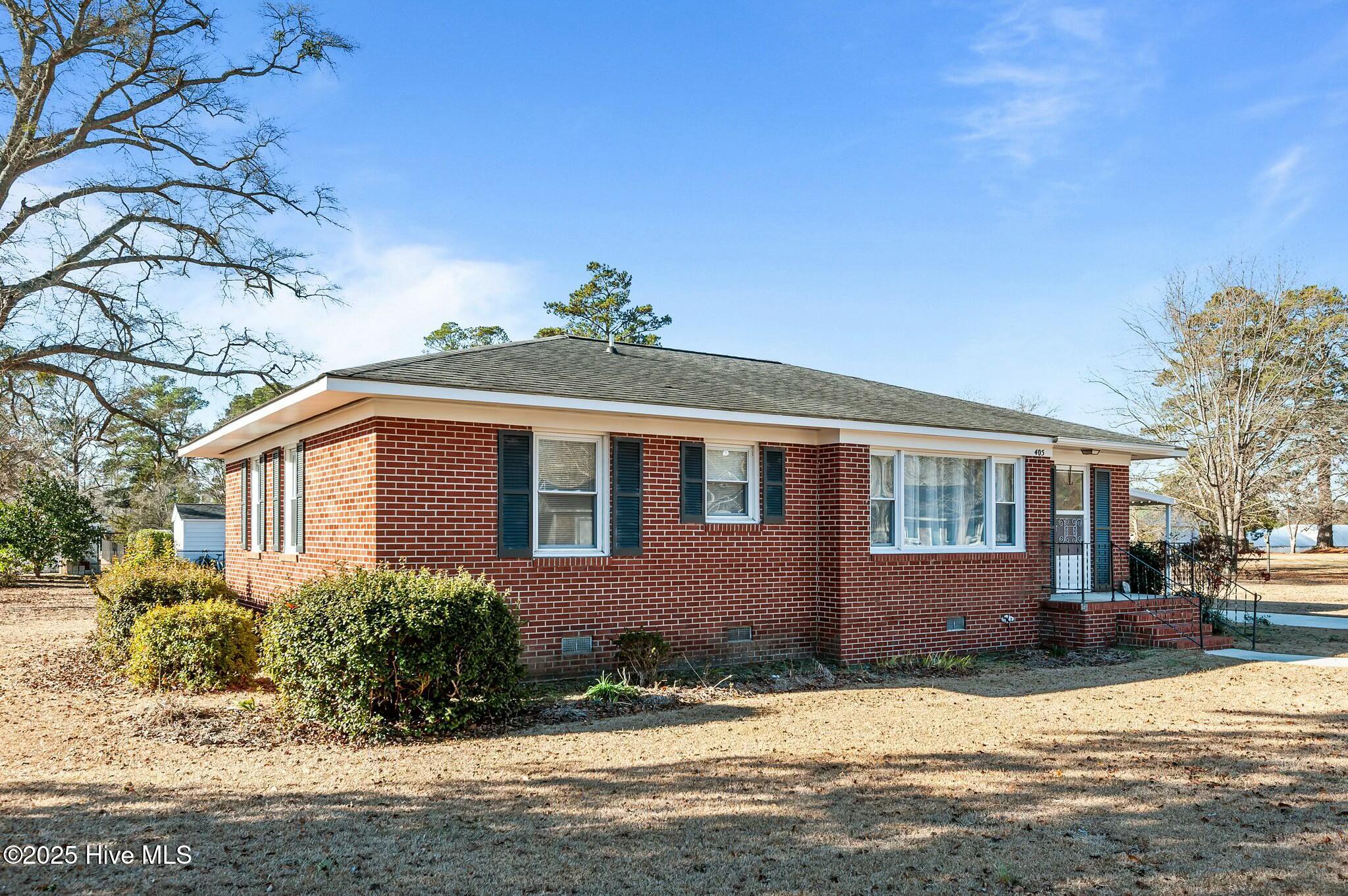 405 Pollock Street Property Photo