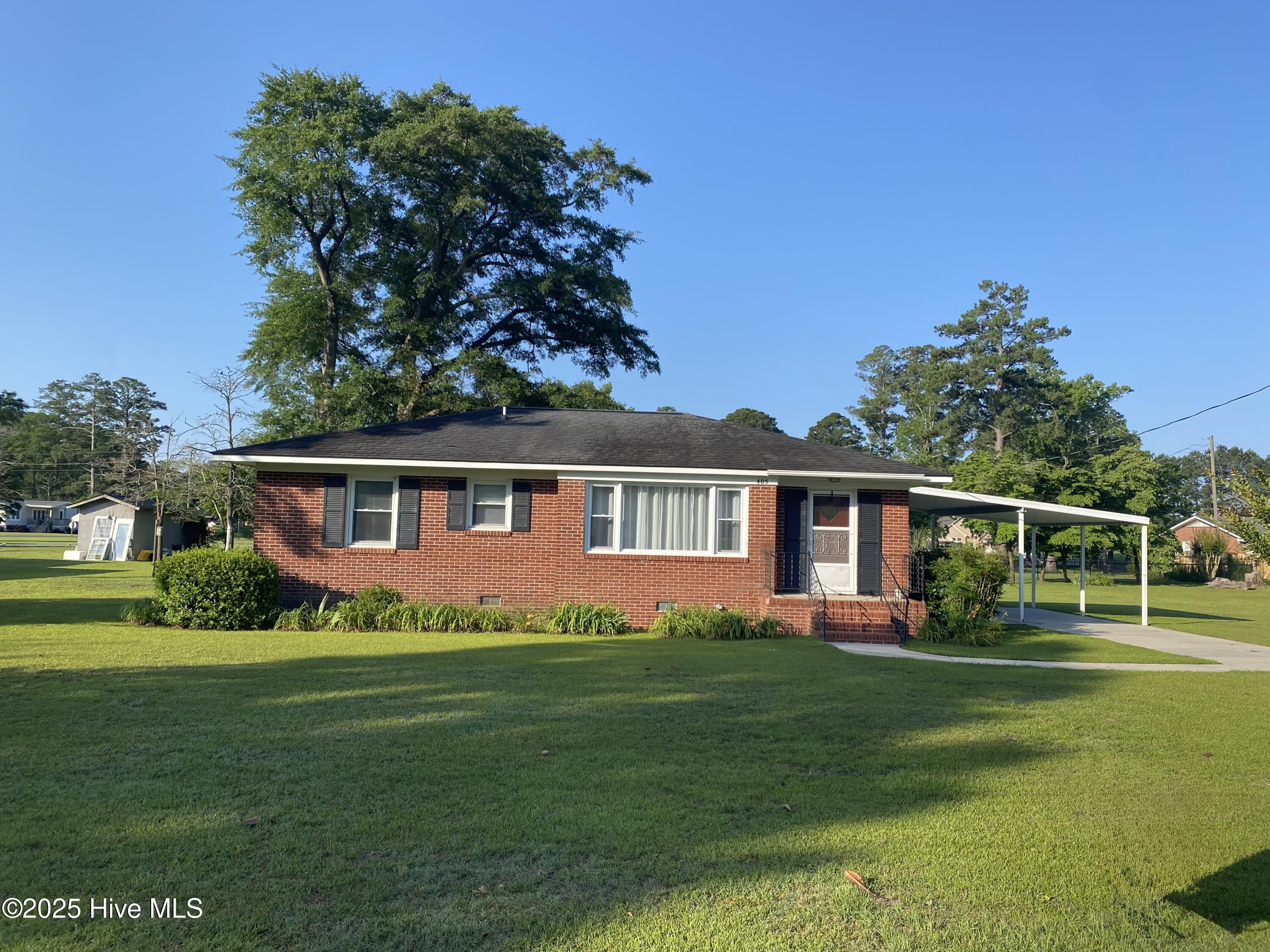 405 Pollock Street Property Photo 1