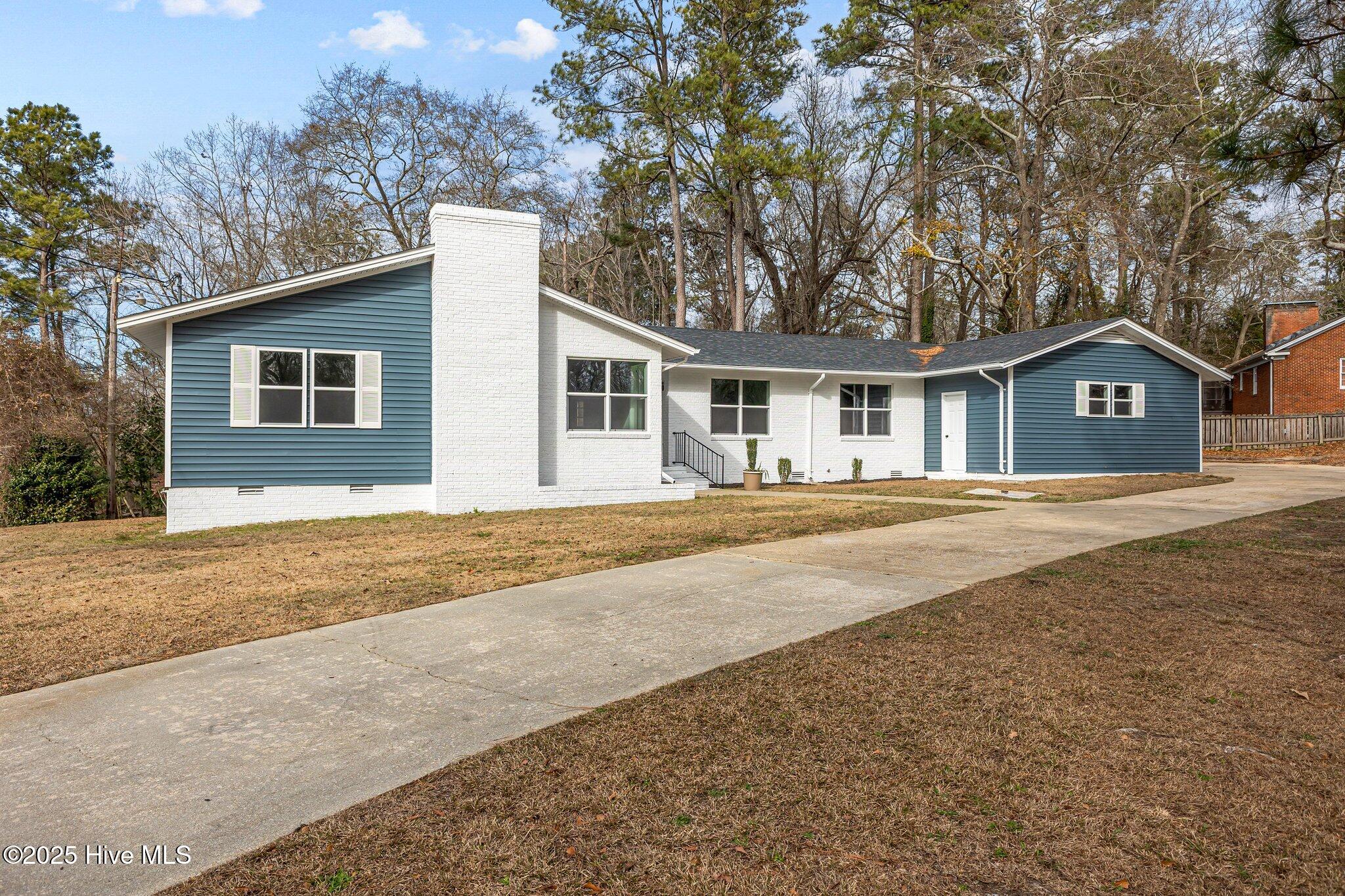 248 Summertree Court Property Photo