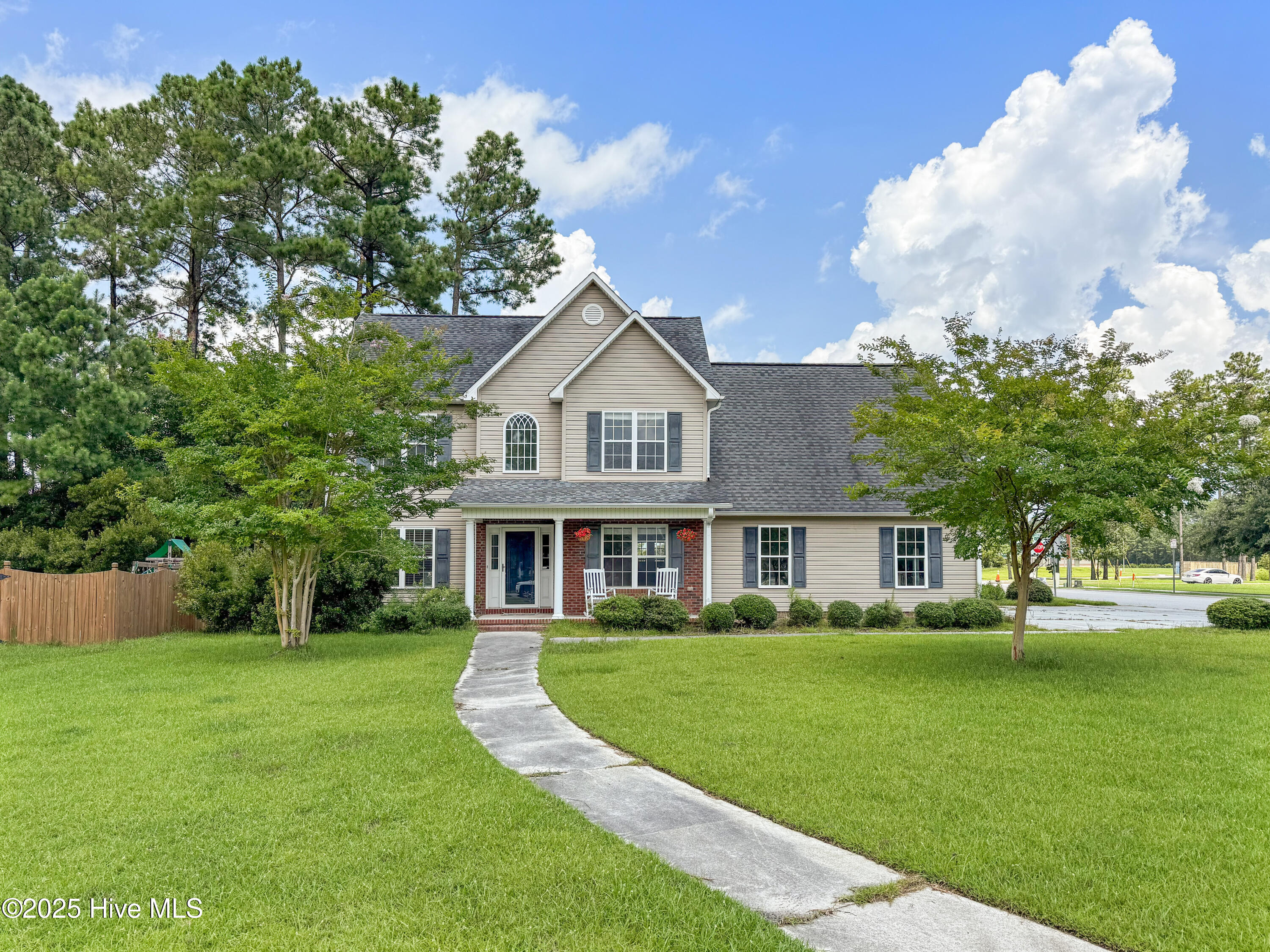 915 Savannah Drive Property Photo 2