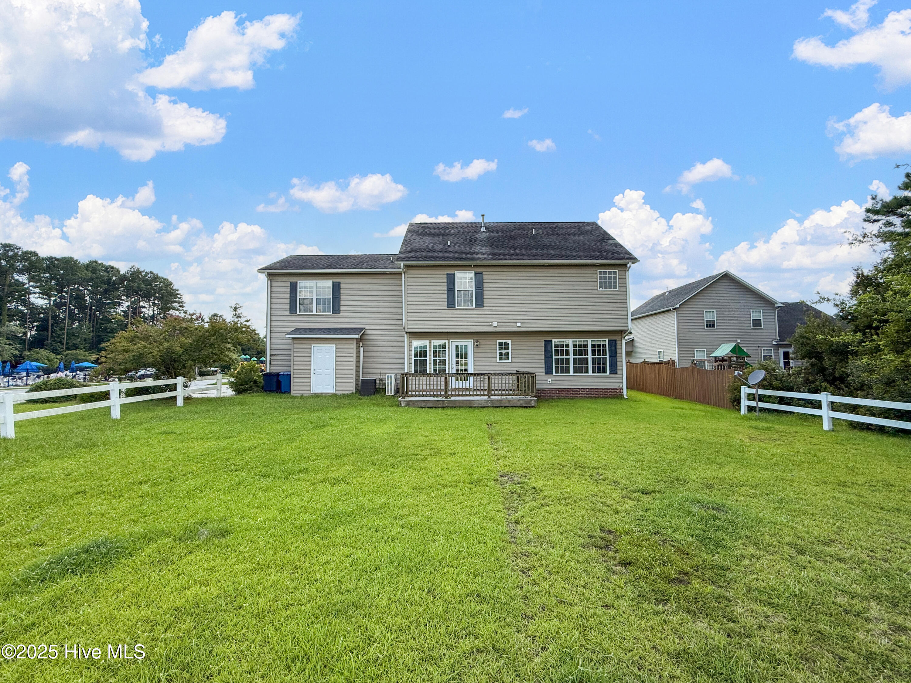 915 Savannah Drive Property Photo 4
