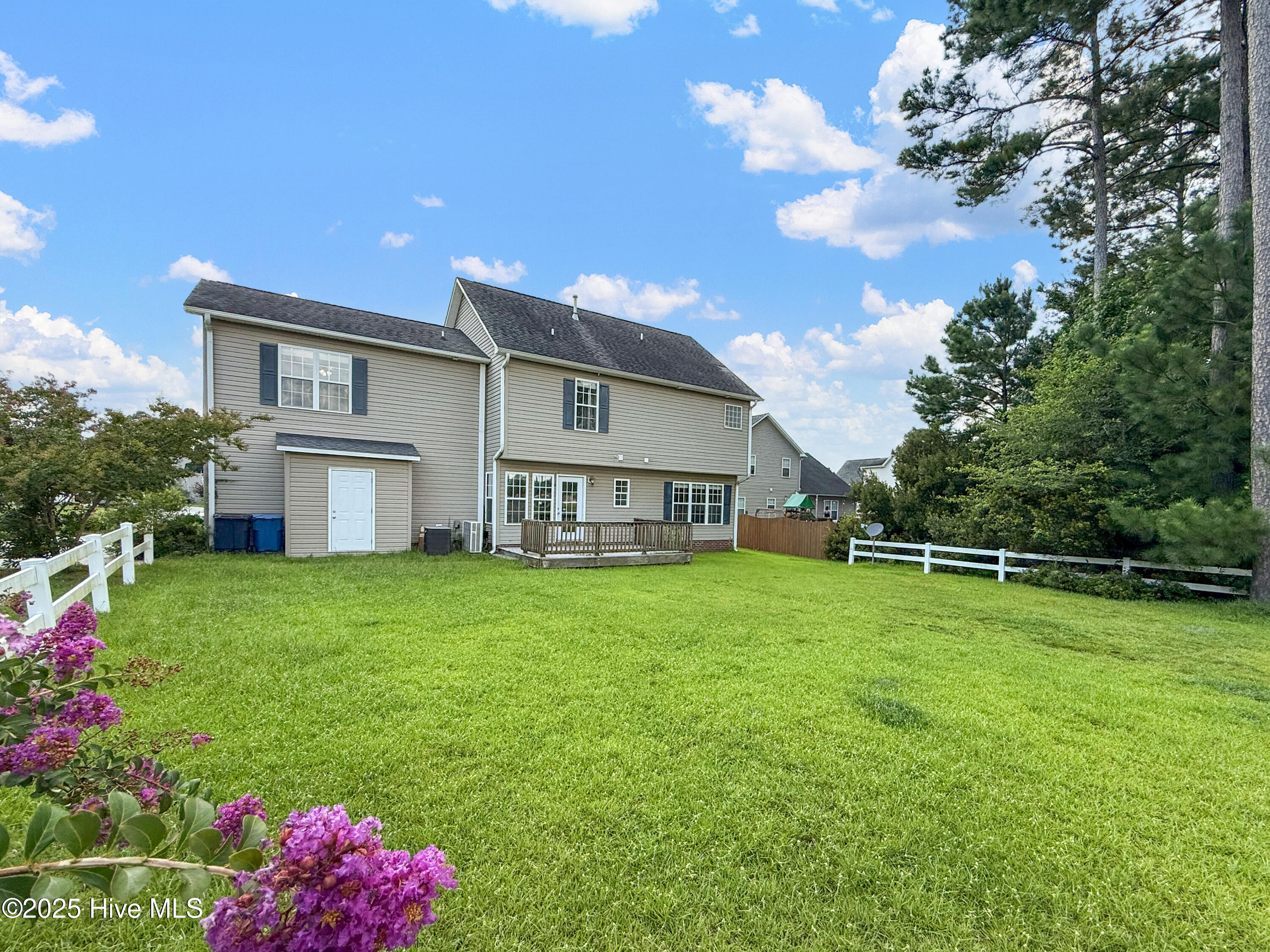 915 Savannah Drive Property Photo 6