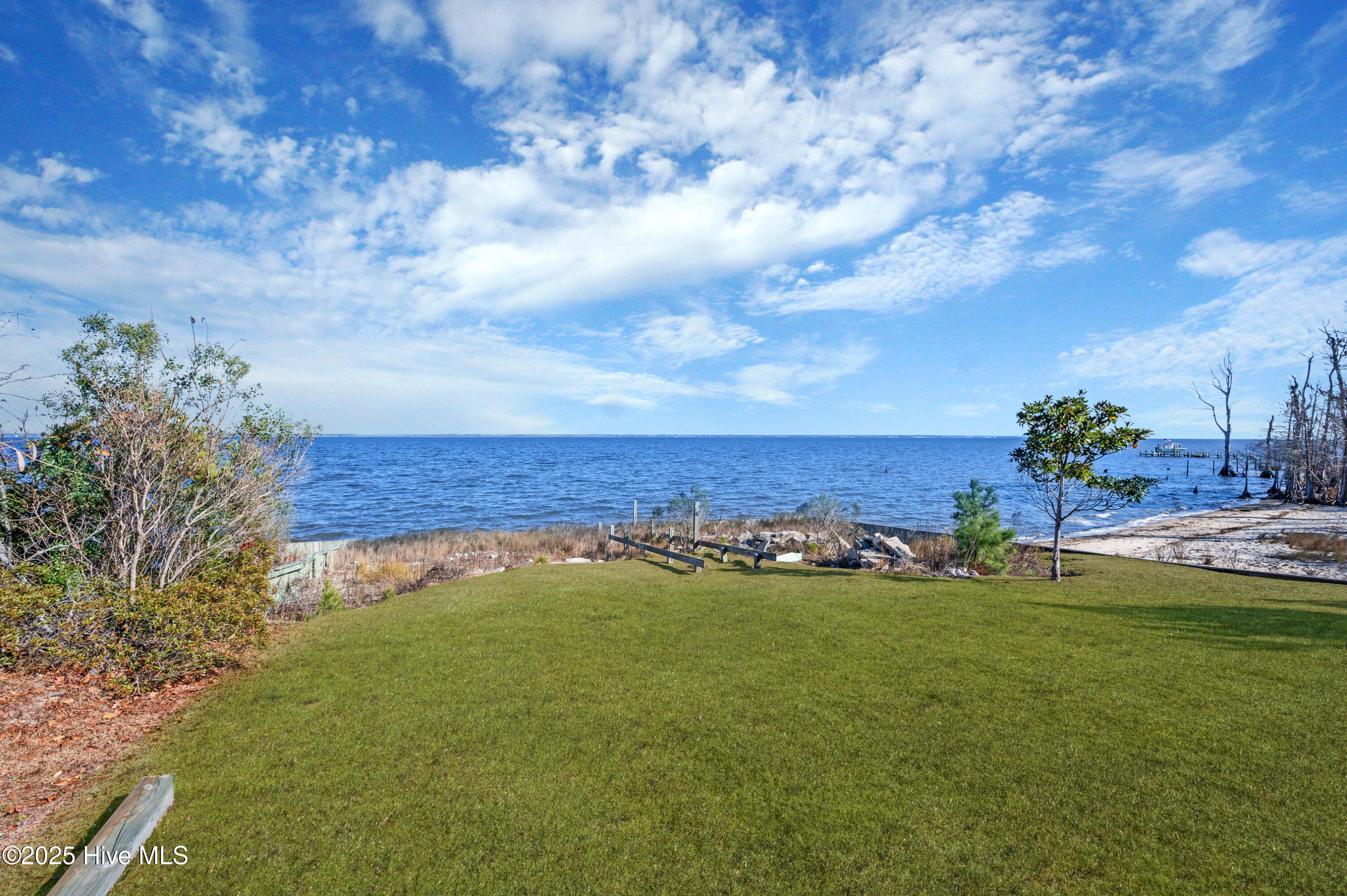 240 Drake Landing Property Photo 9
