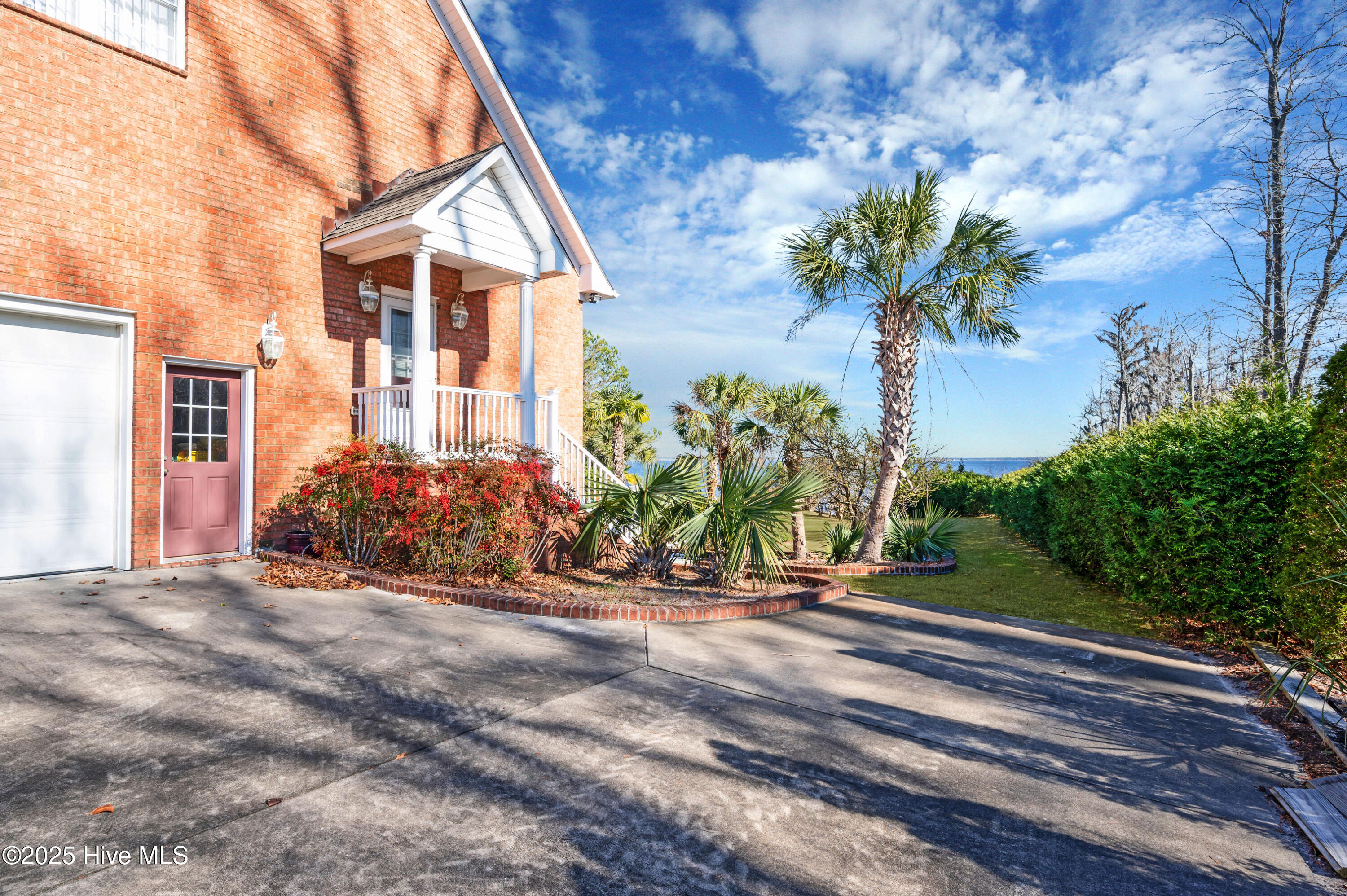 240 Drake Landing Property Photo 16
