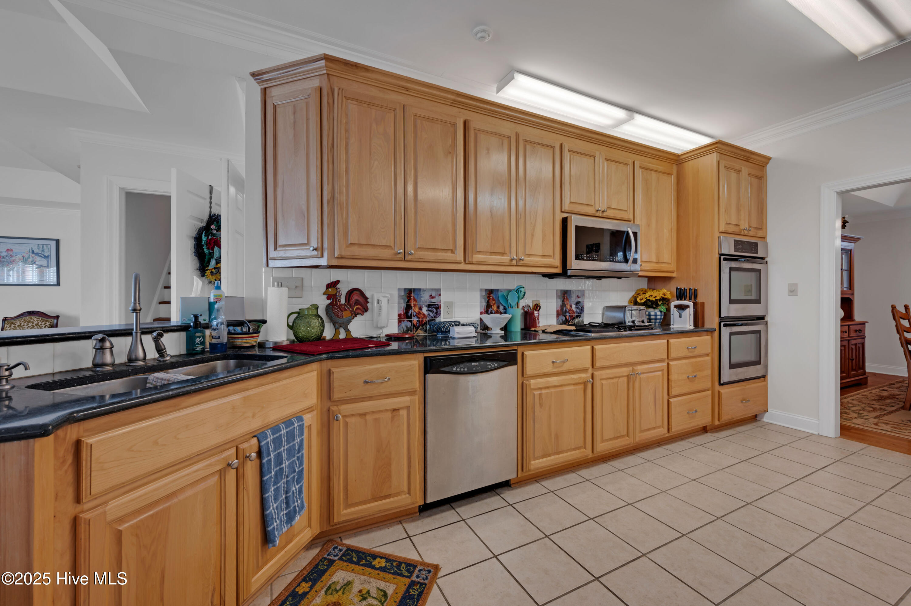 240 Drake Landing Property Photo 26