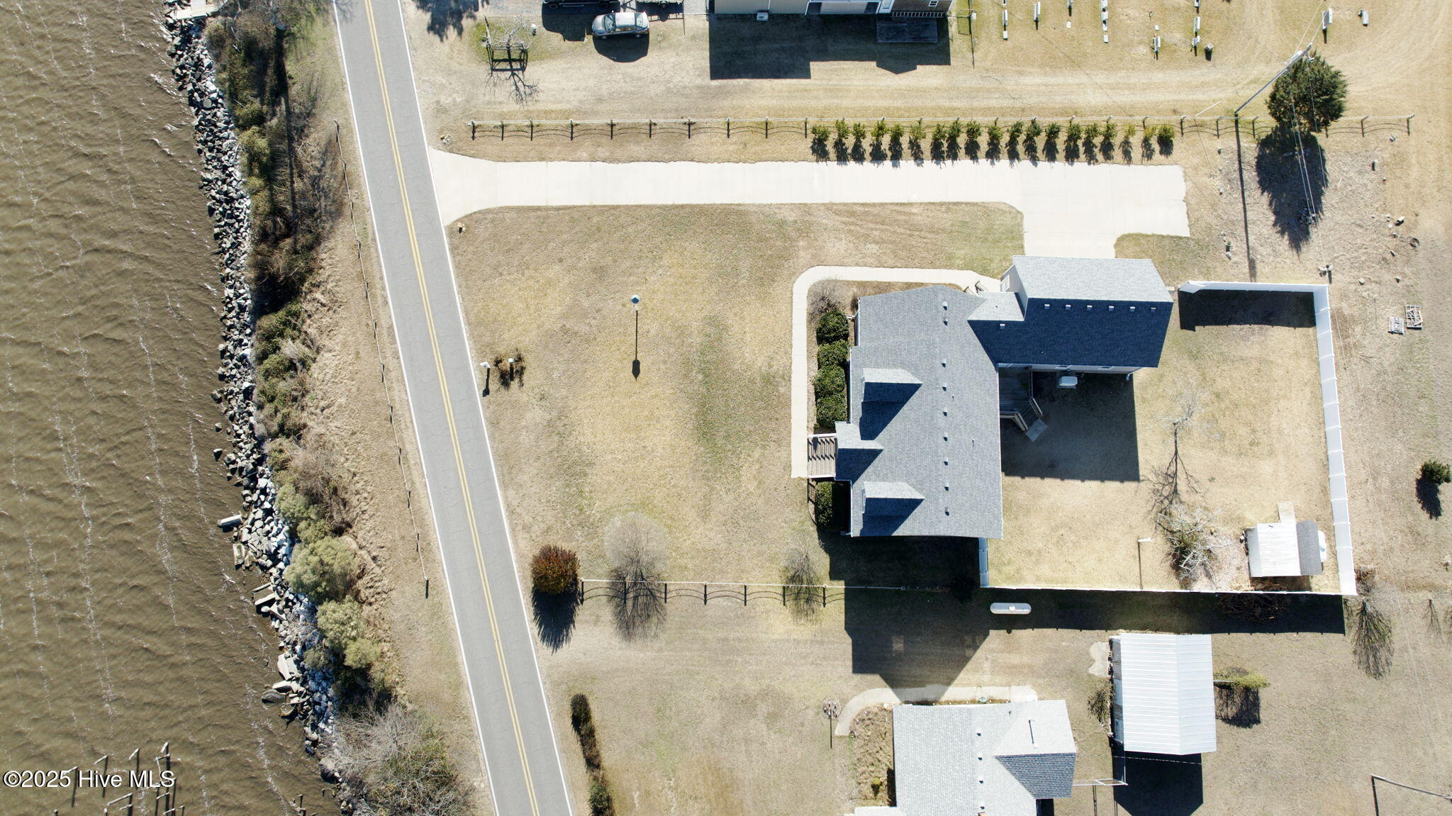1055 Waterlily Road Property Photo 3