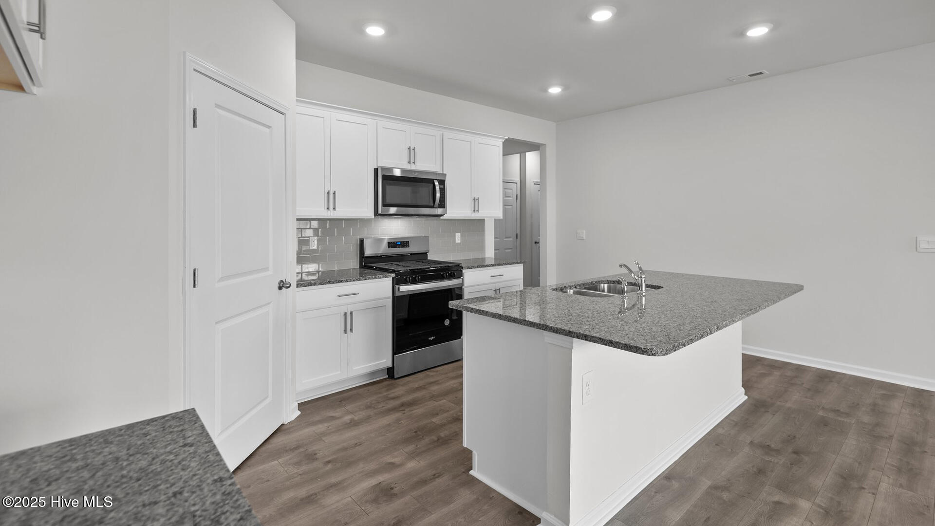3906 Althorp Drive Property Photo 11
