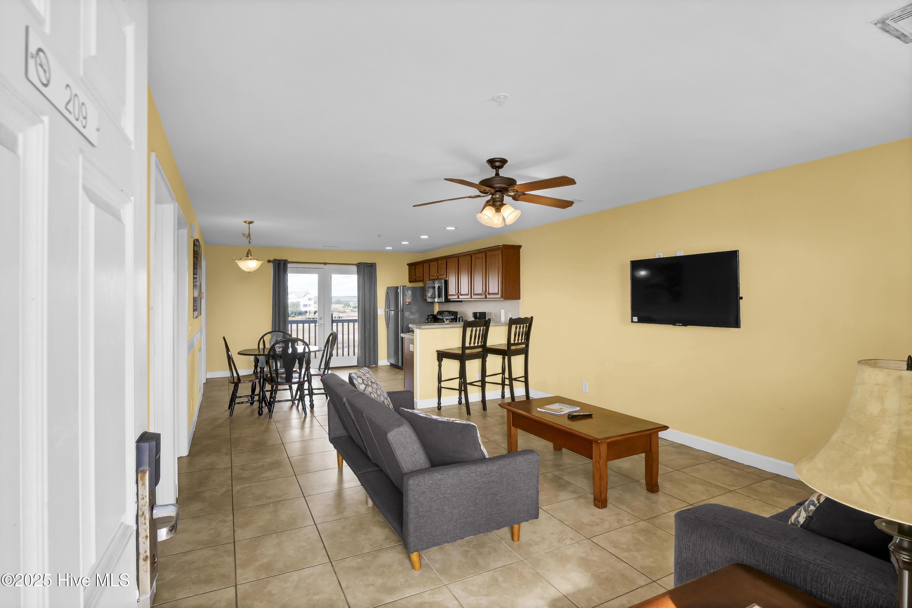 1505 N New River Drive 209 Property Photo 4