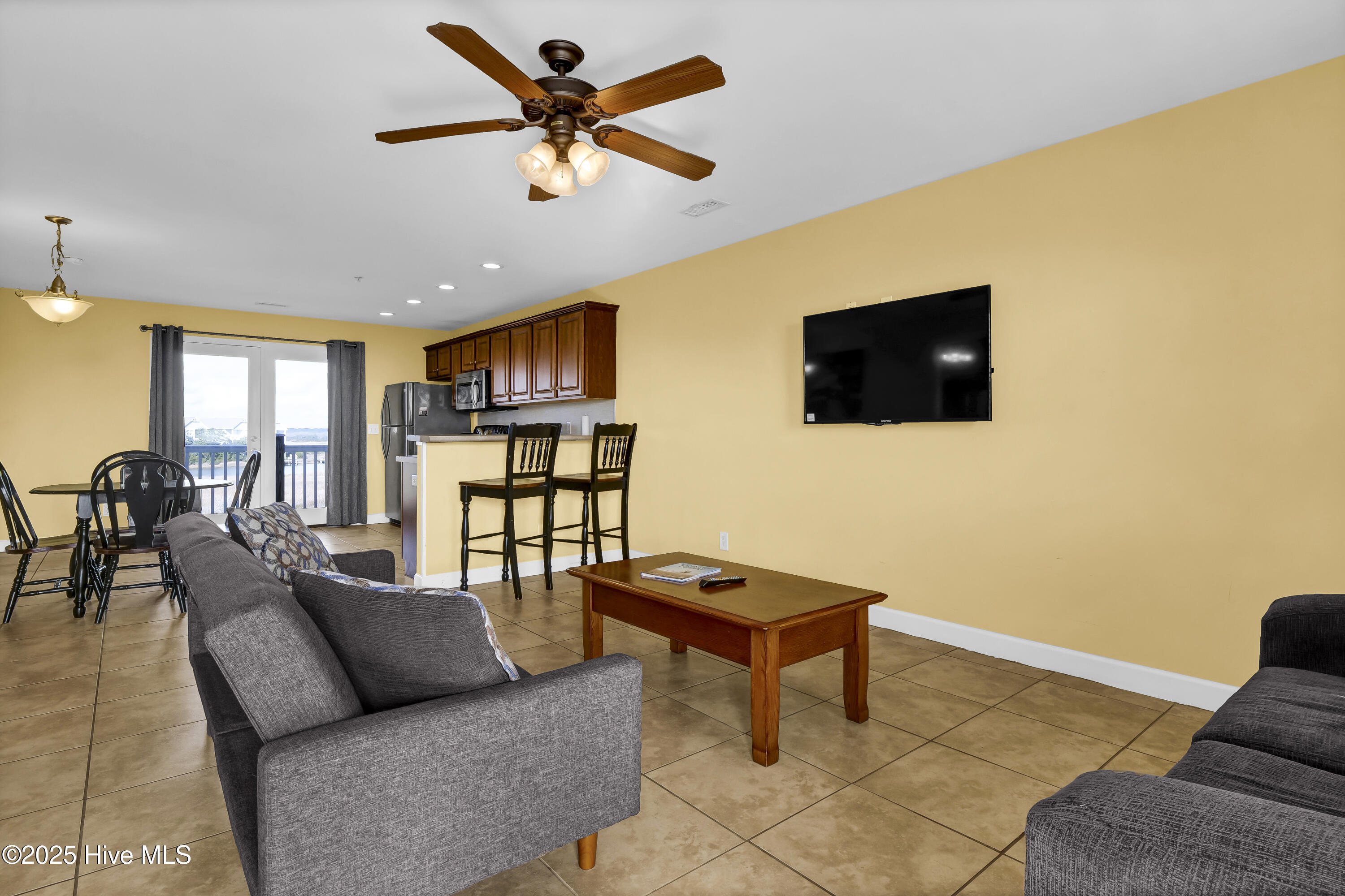 1505 N New River Drive 209 Property Photo 5