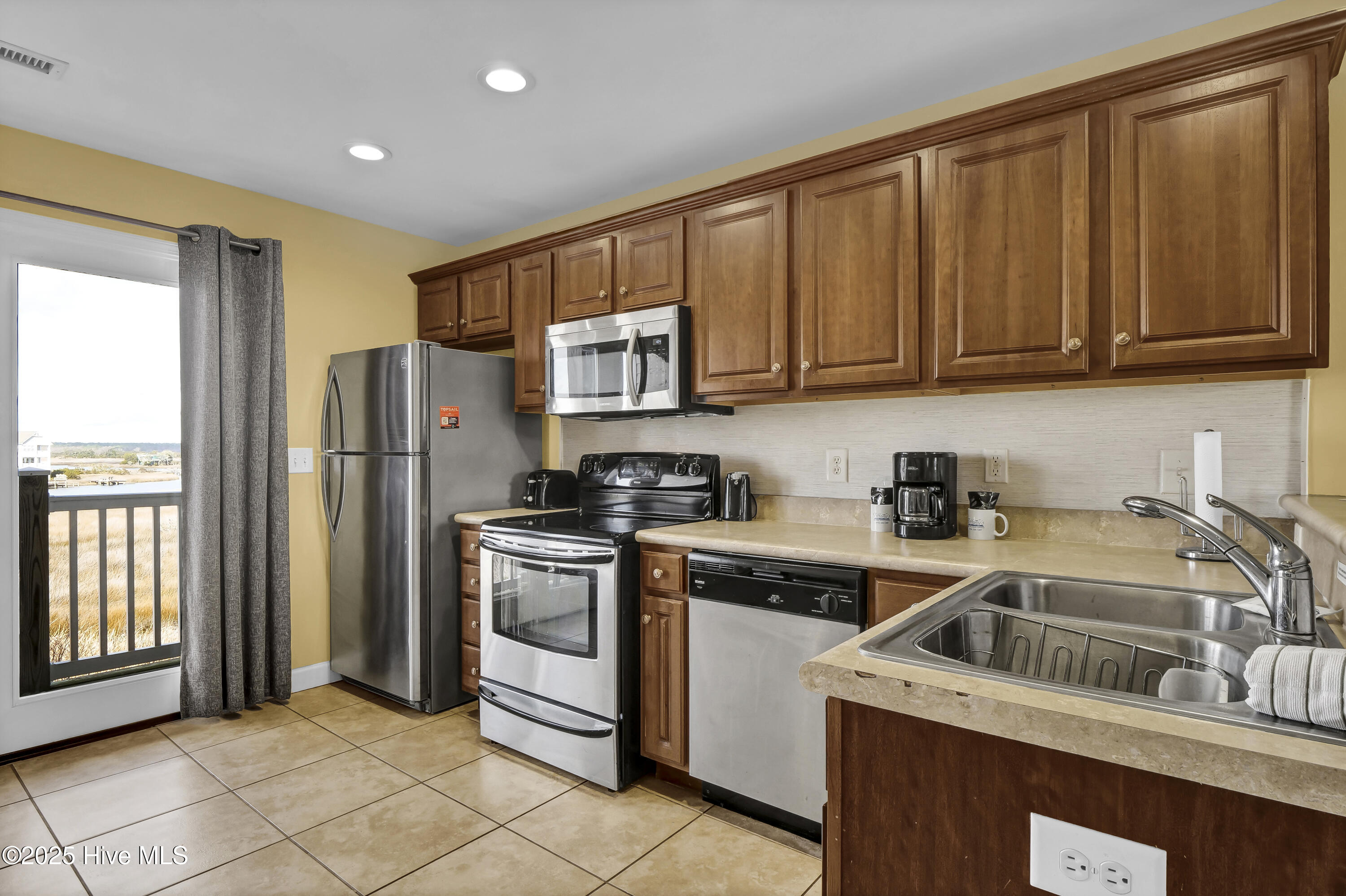 1505 N New River Drive 209 Property Photo 15