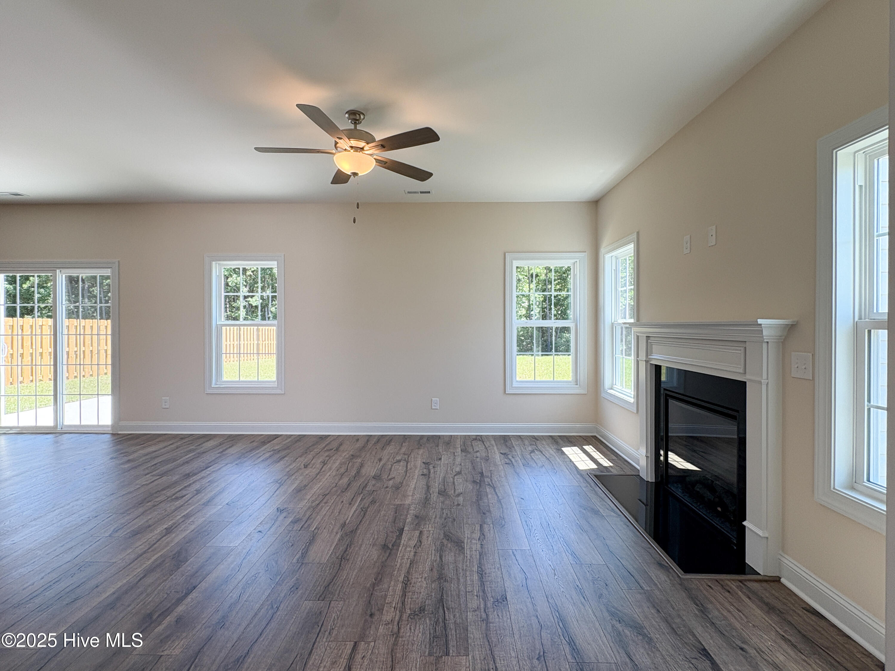 700 Ellabond Street Property Photo 4