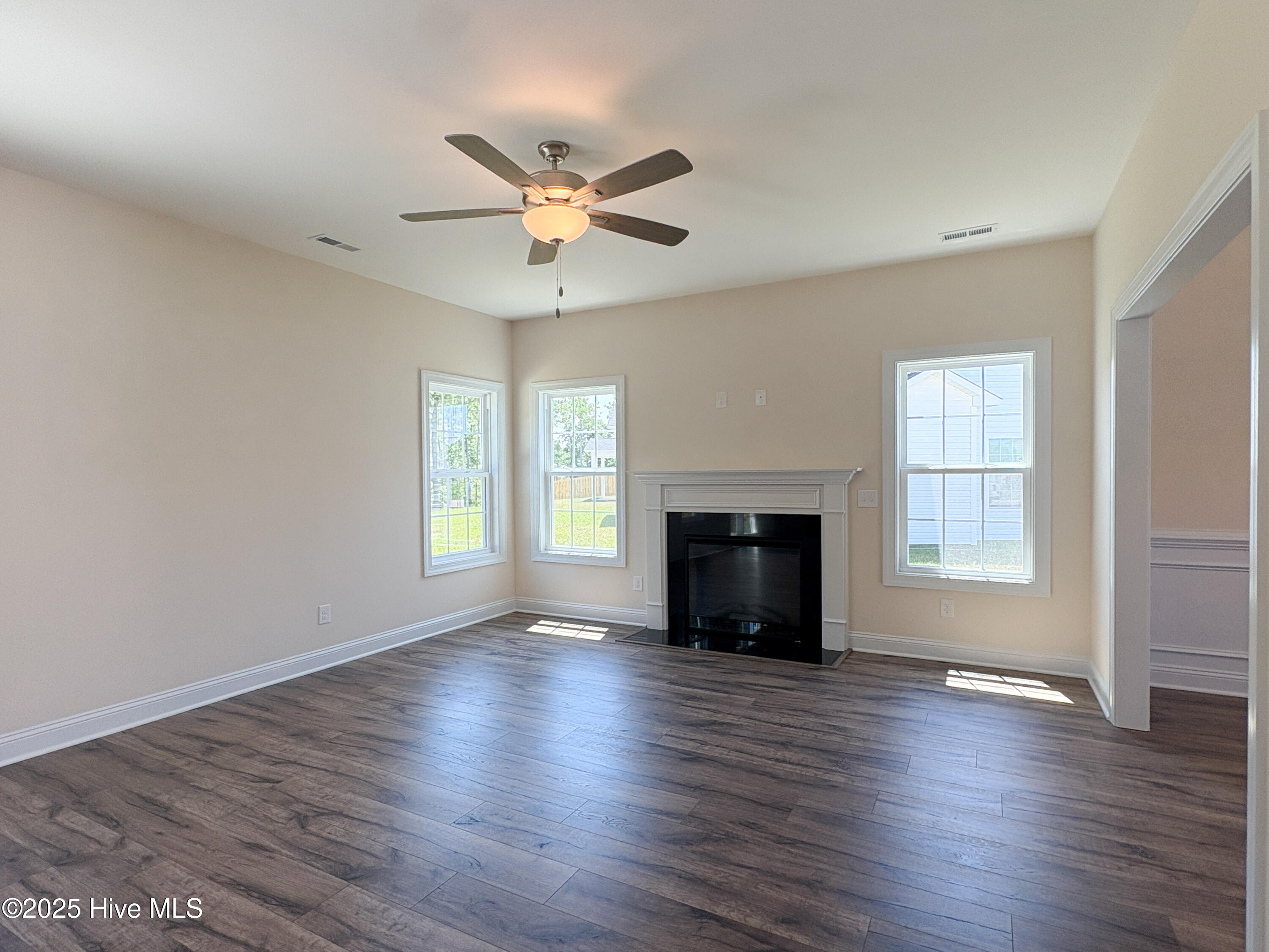 700 Ellabond Street Property Photo 6