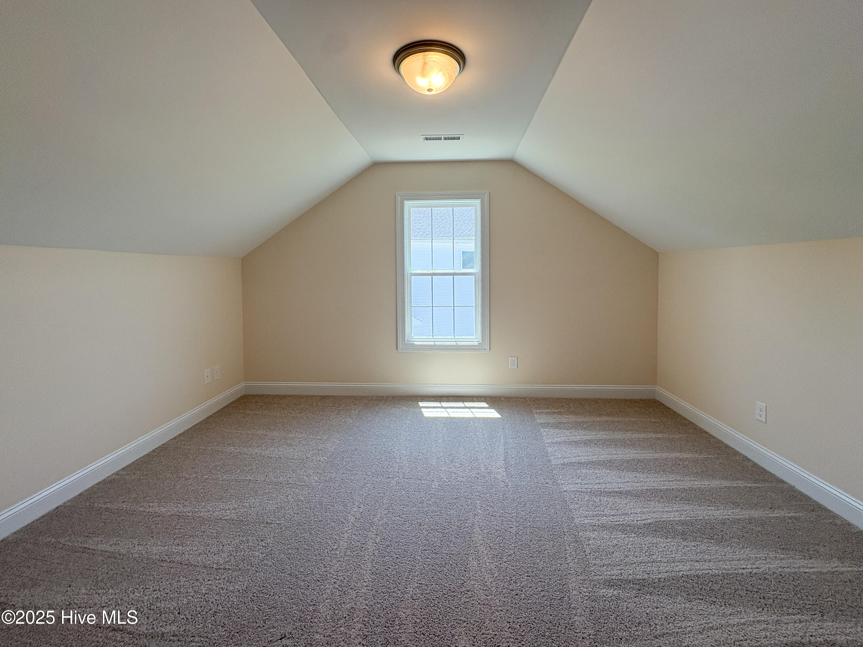 700 Ellabond Street Property Photo 12