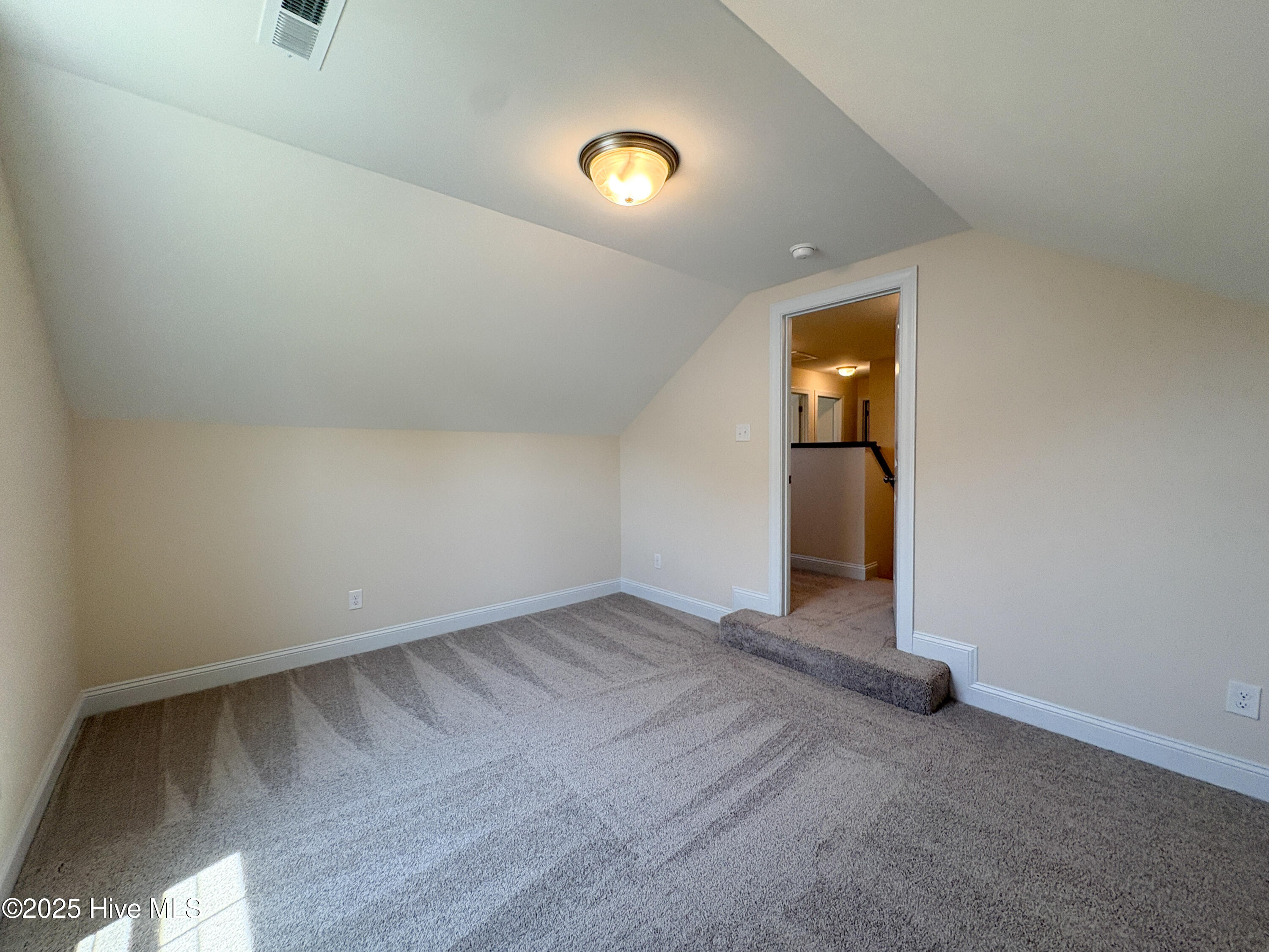 700 Ellabond Street Property Photo 13