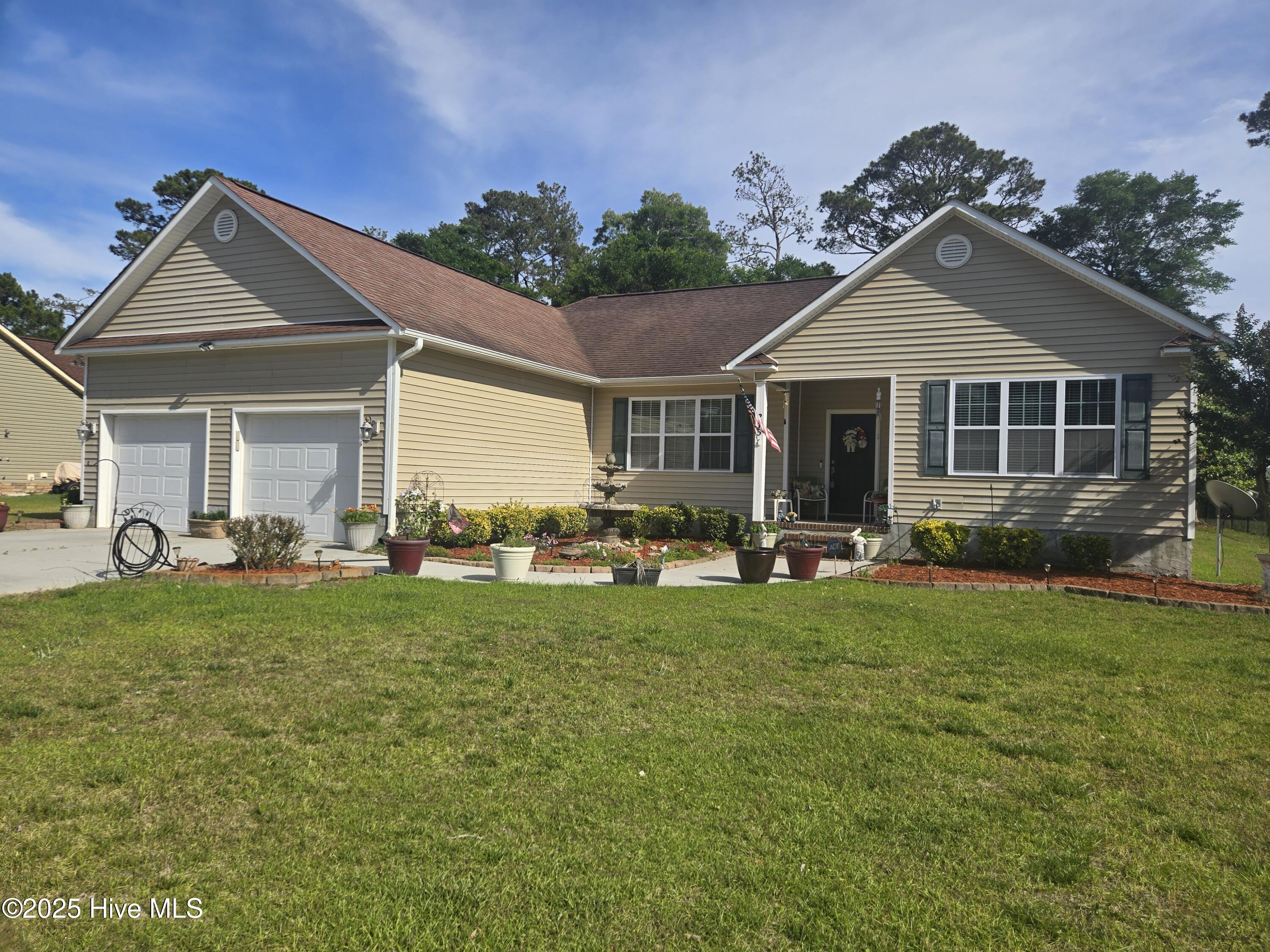215 Oak Grove Circle Property Photo 1