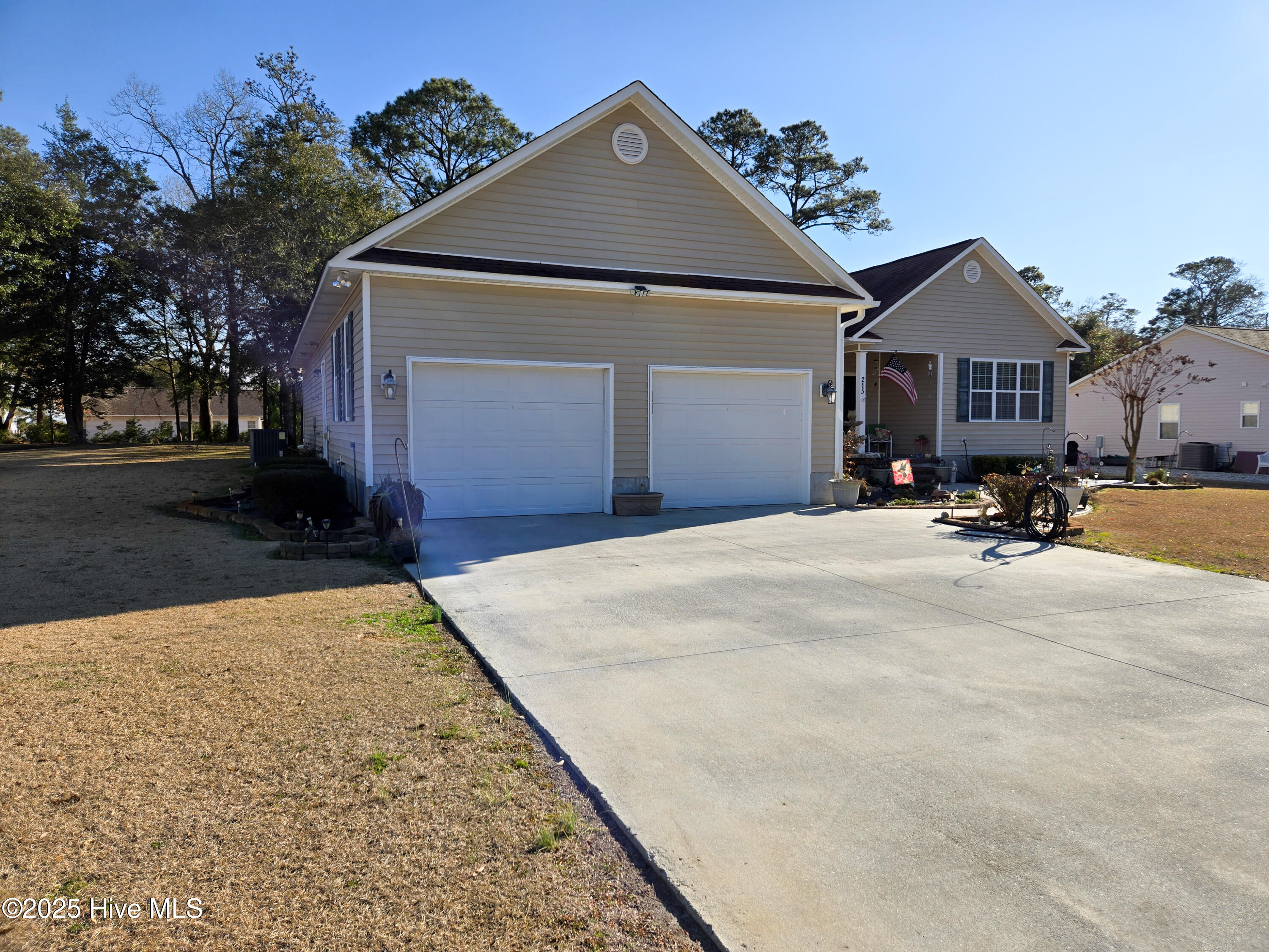 215 Oak Grove Circle Property Photo 3