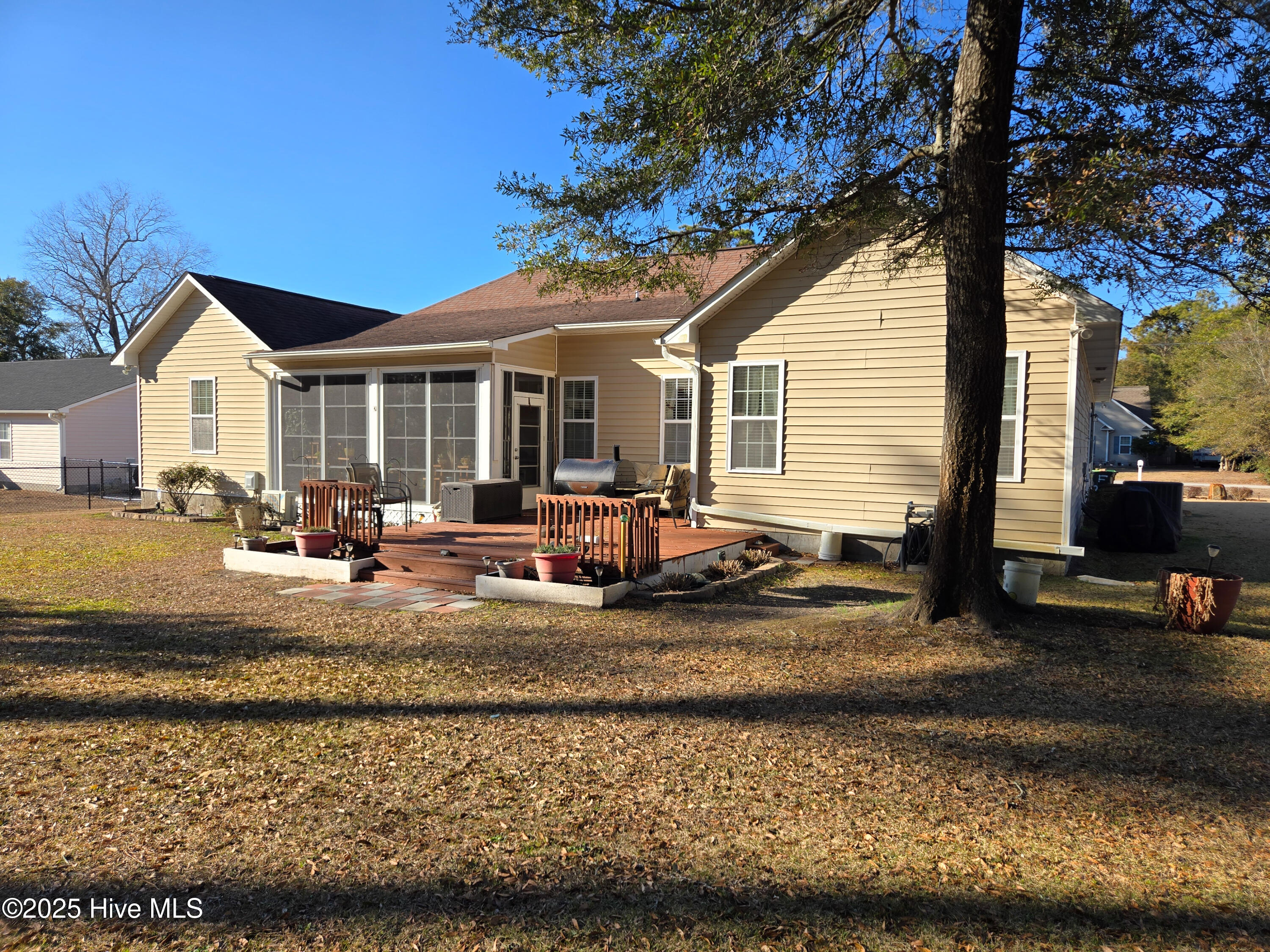 215 Oak Grove Circle Property Photo 4