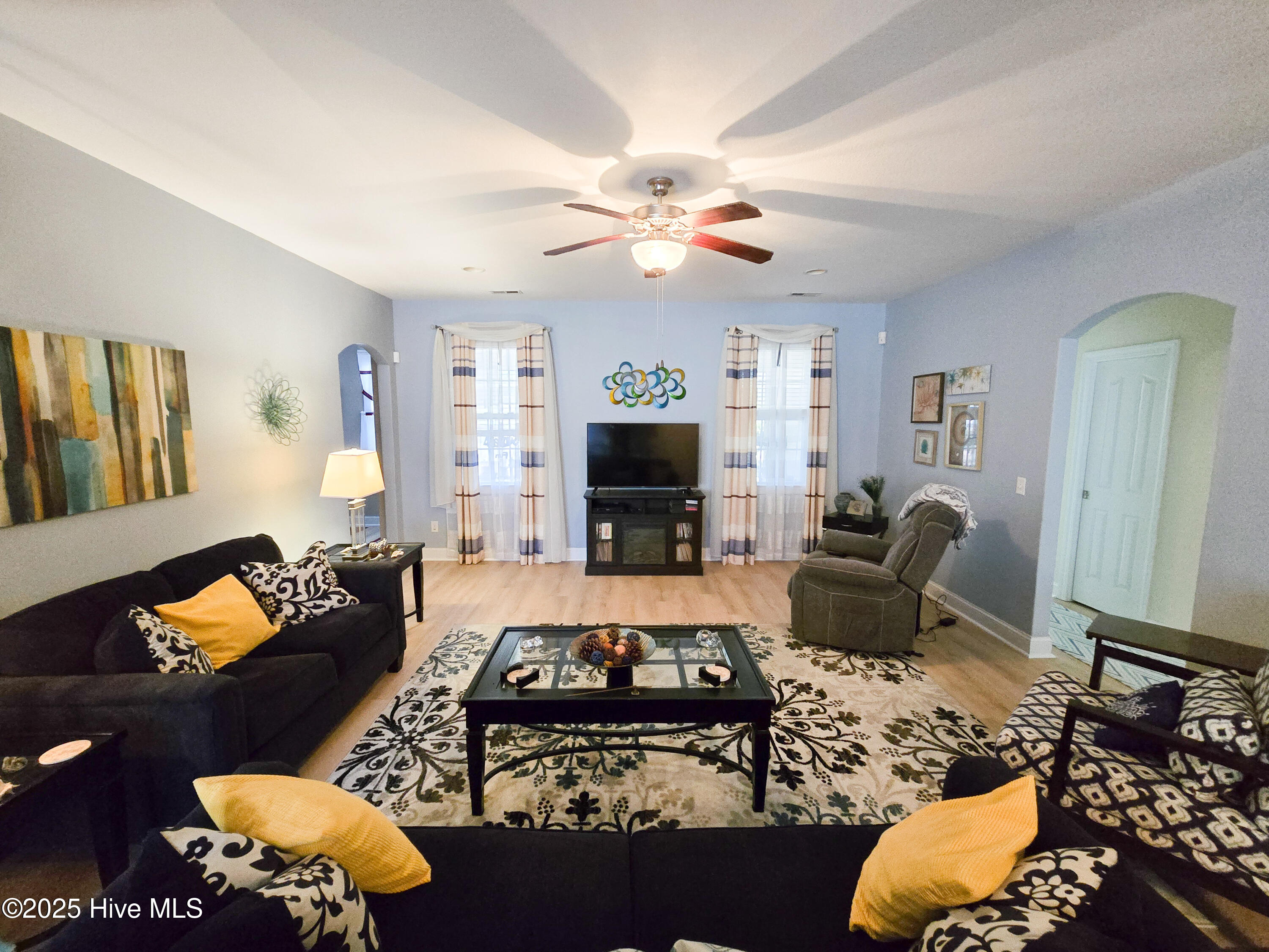 215 Oak Grove Circle Property Photo 6