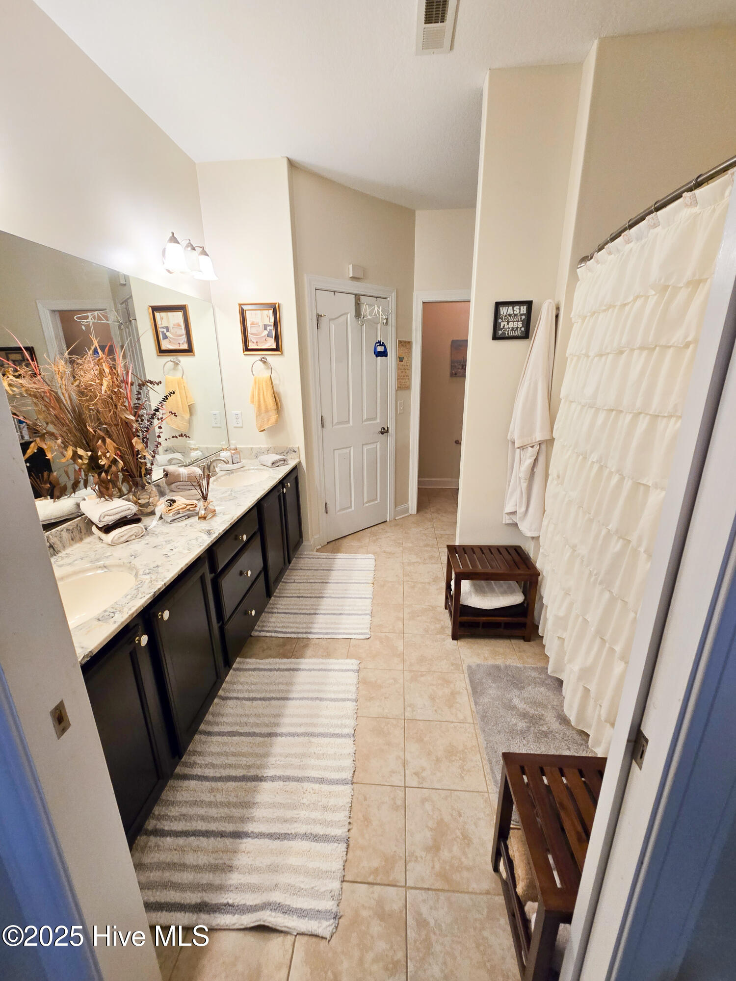 215 Oak Grove Circle Property Photo 15