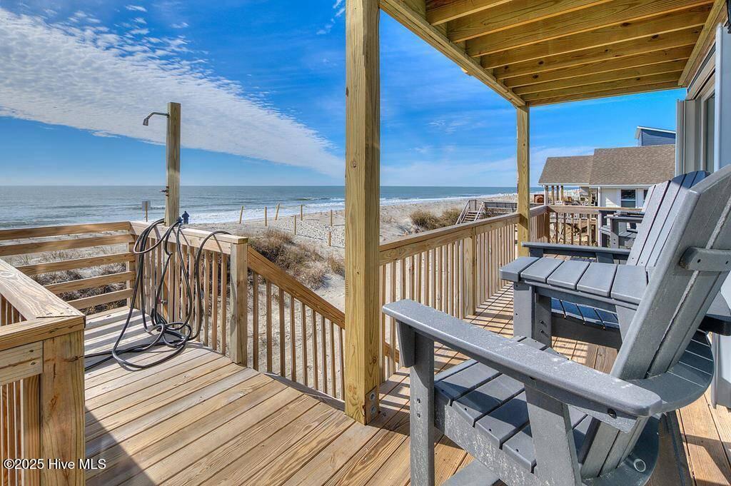 129 W Beach Drive Property Photo 3