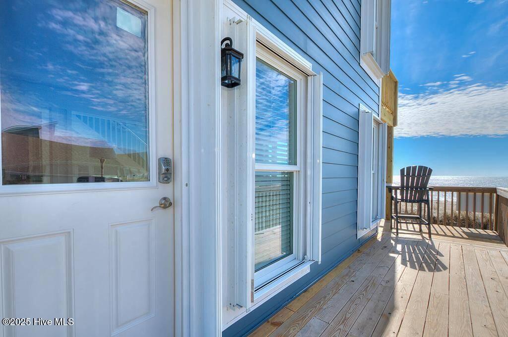 129 W Beach Drive Property Photo 7