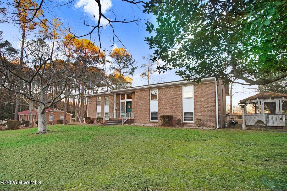 102 Circle Drive Property Photo 2