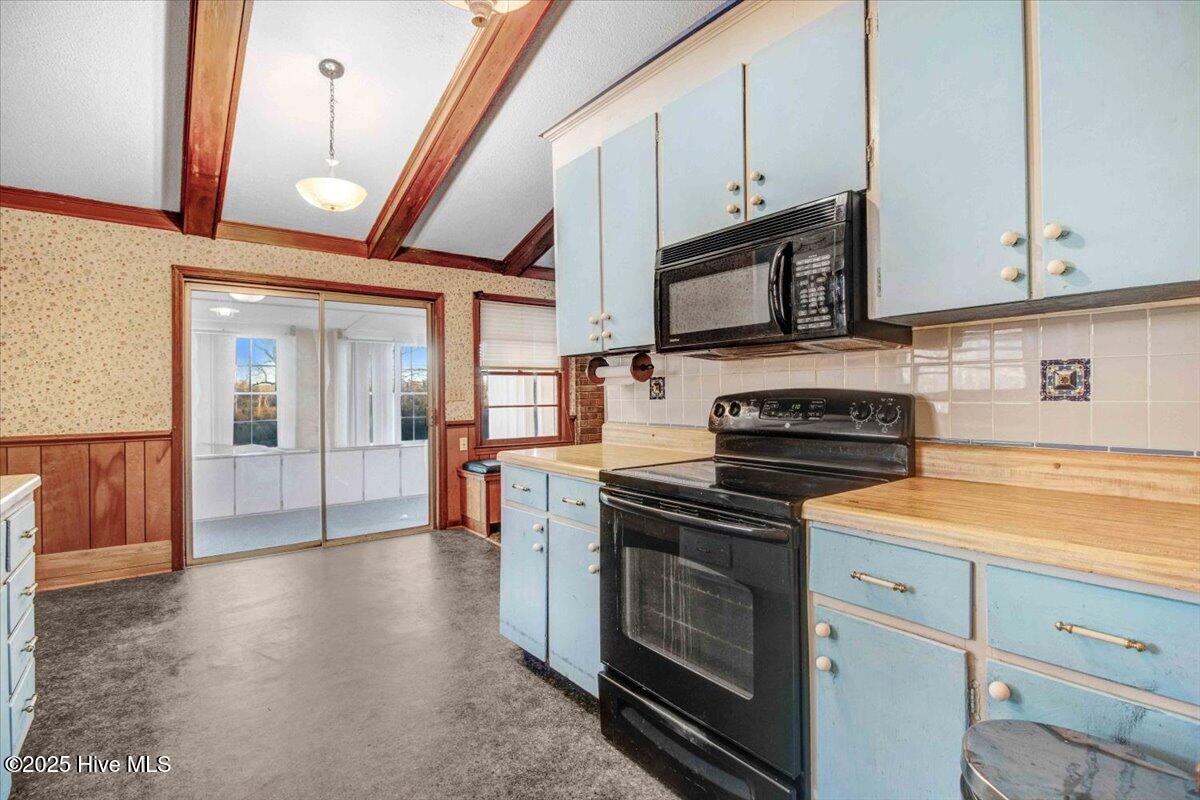 102 Circle Drive Property Photo 17