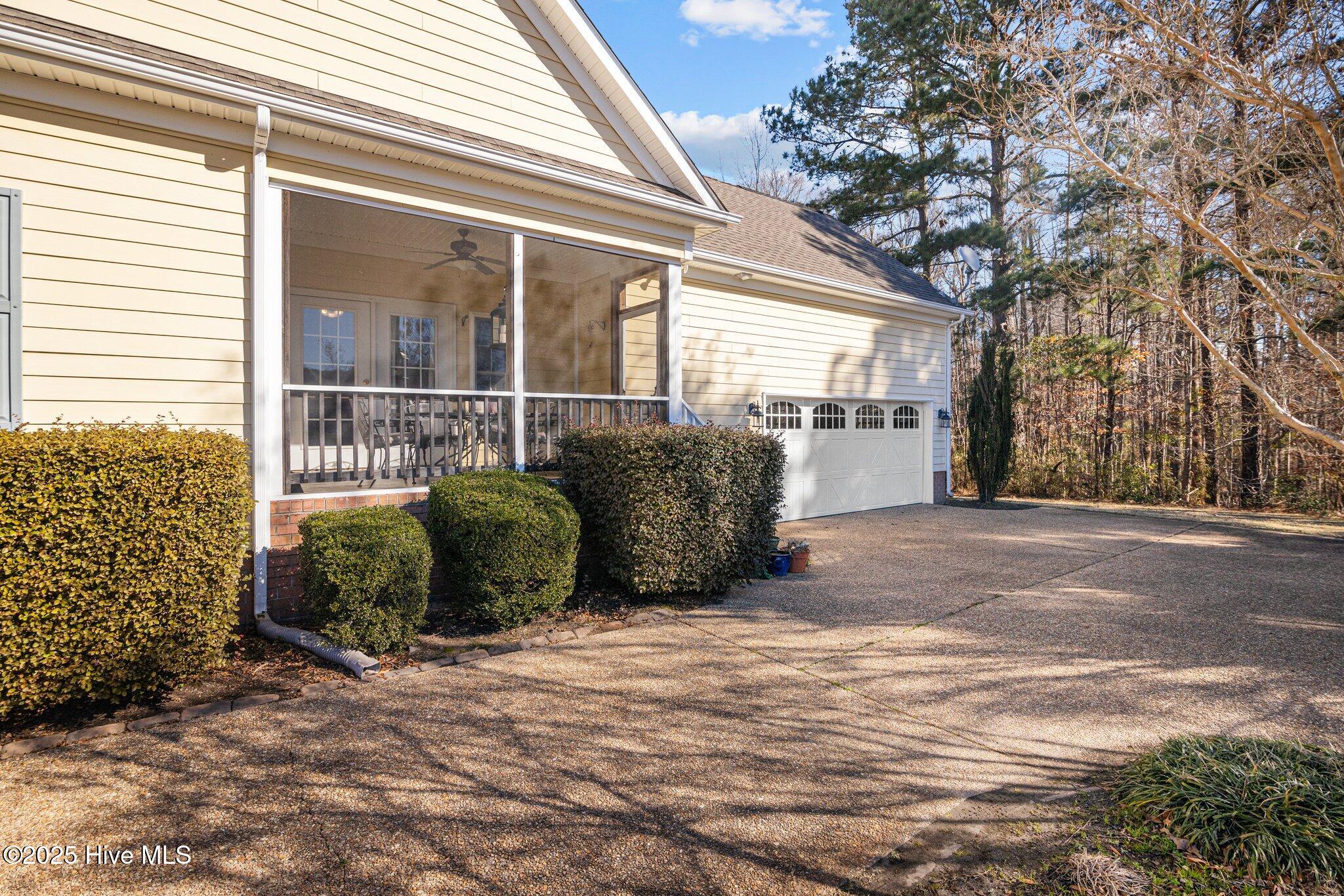 121 Shenandoah River Drive Property Photo 6