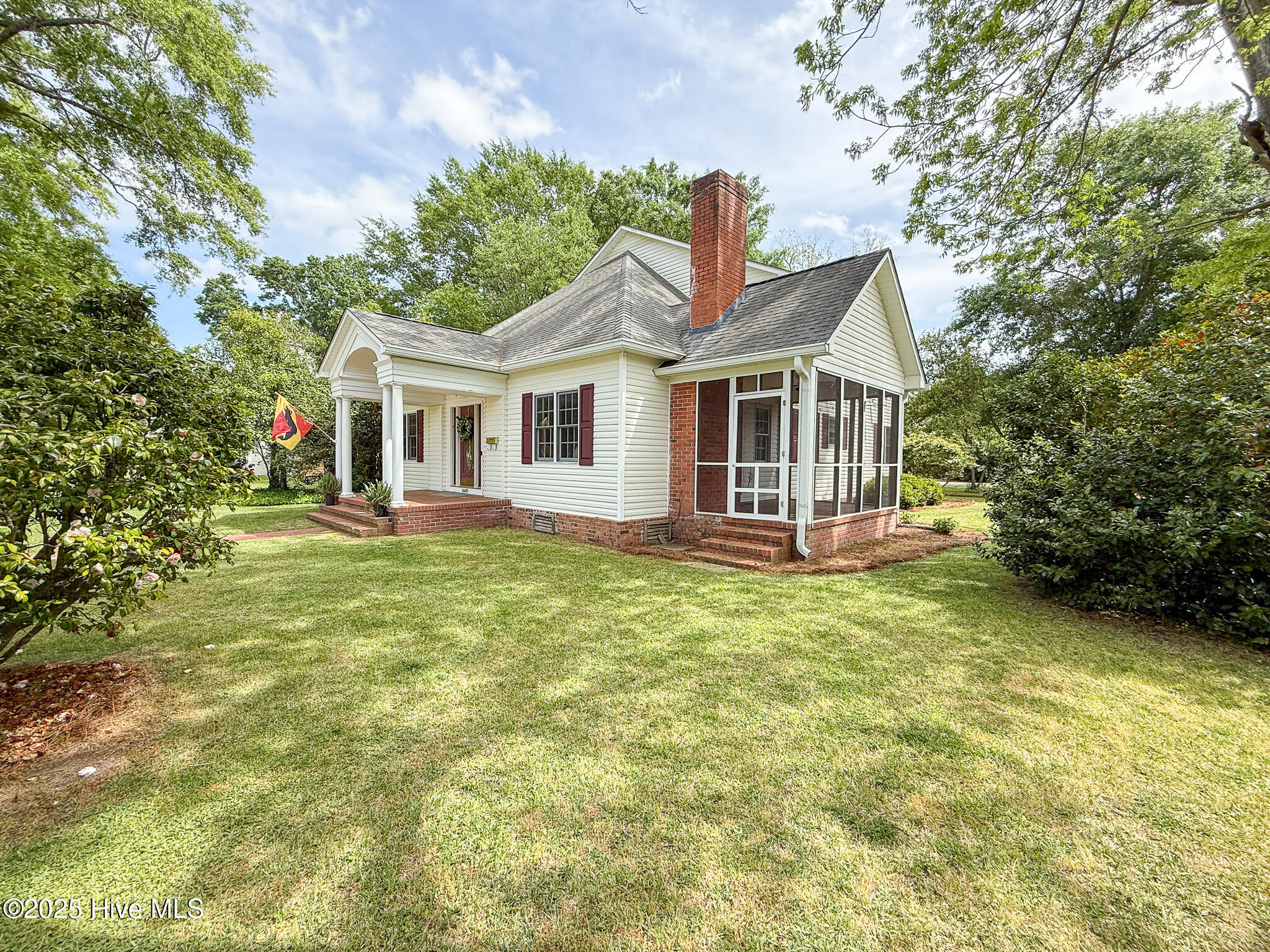 1609 Lucerne Way Property Photo 1