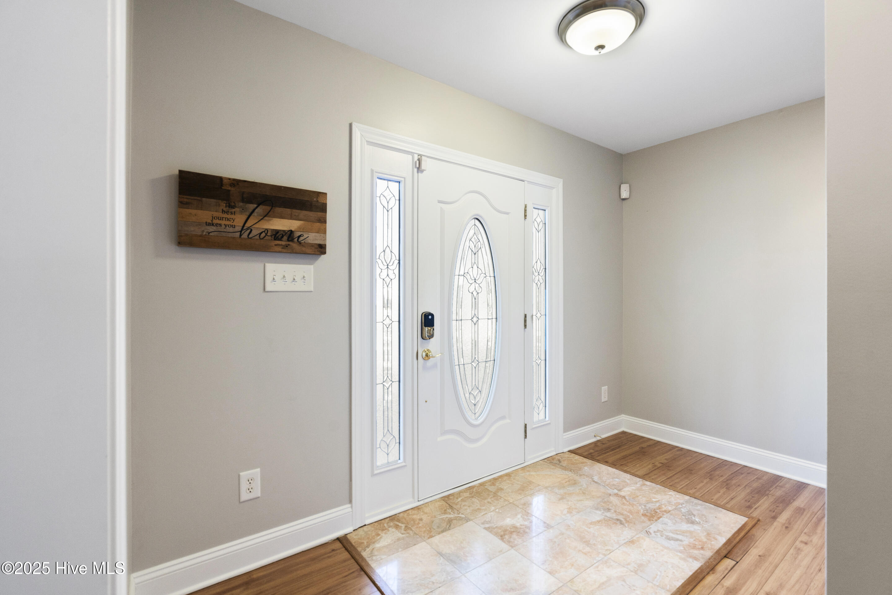 1609 Lucerne Way Property Photo 6