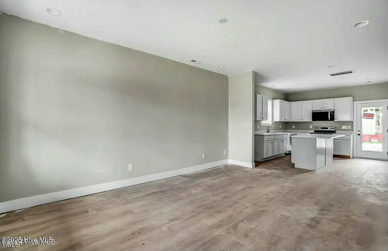 104 W Oak Street Property Photo 3