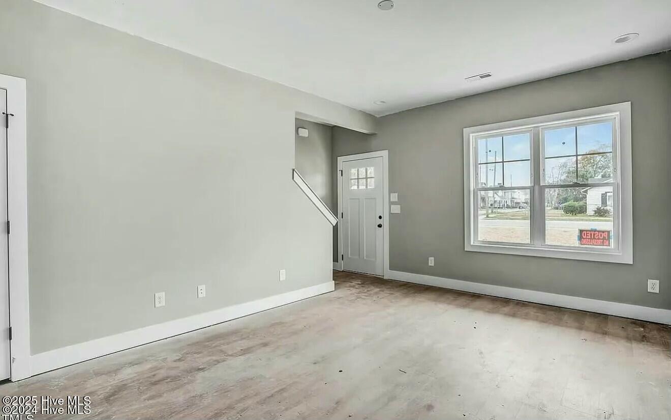 104 W Oak Street Property Photo 5