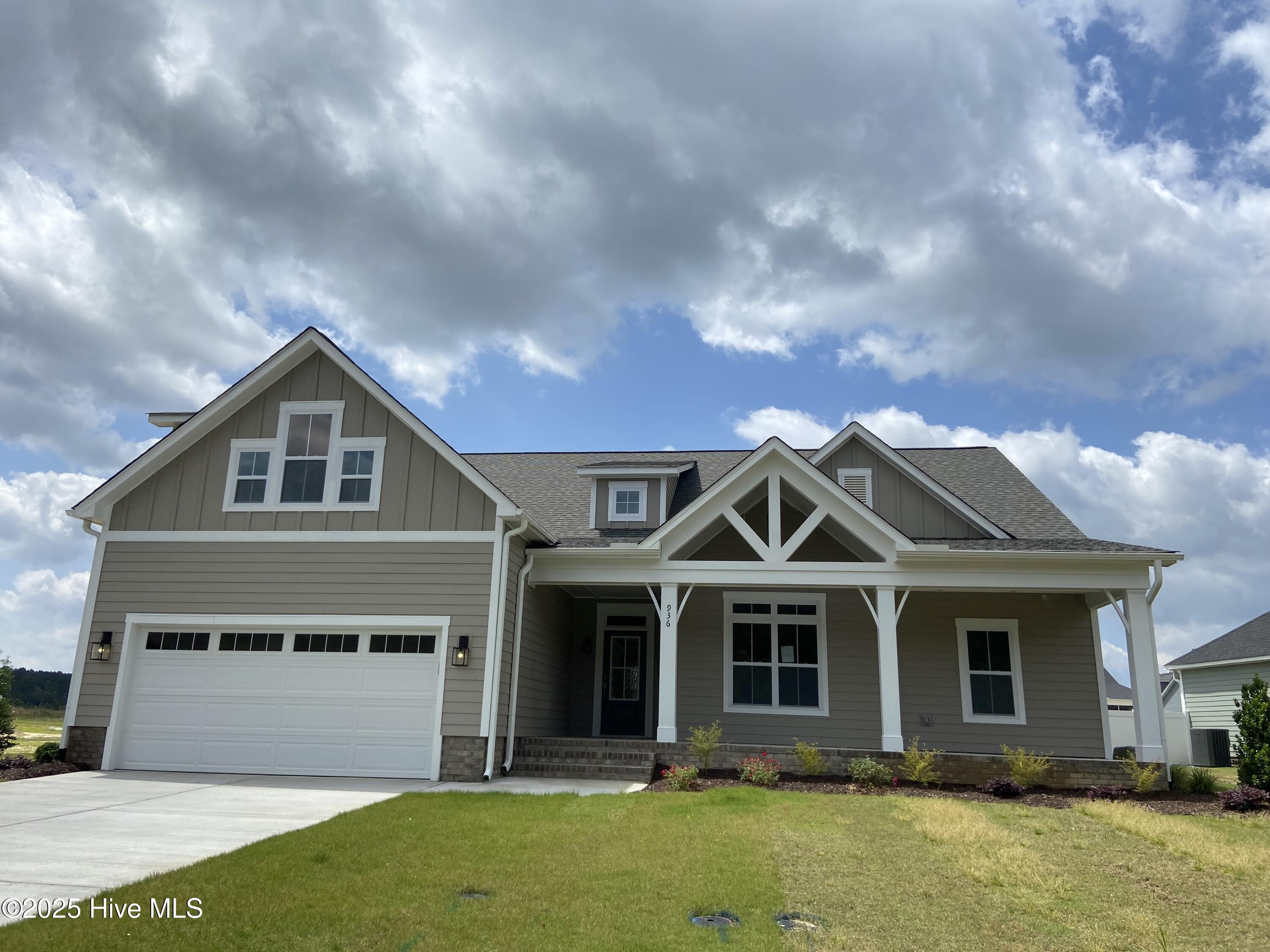 936 Hunter Grace Drive Property Photo 1