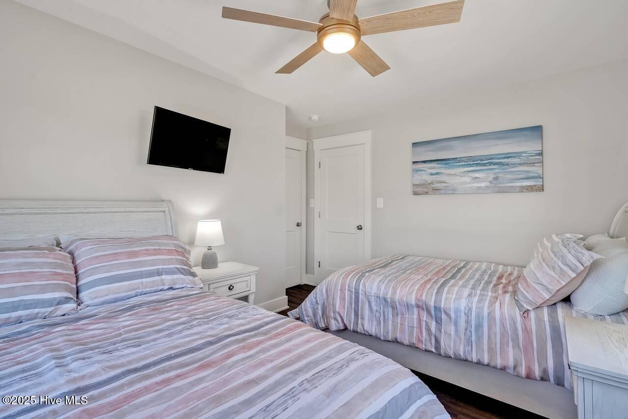 3527 E Beach Drive Property Photo 31